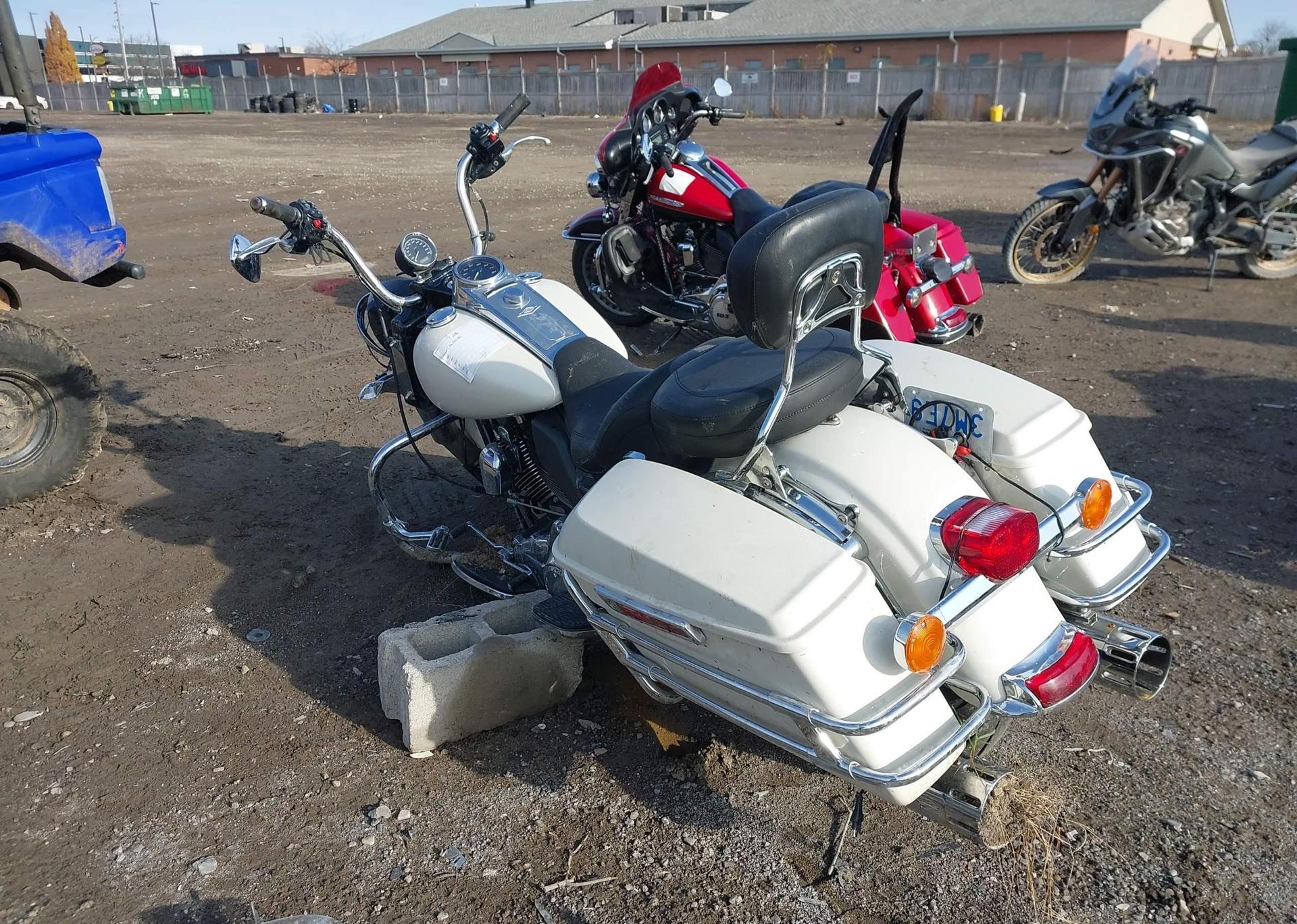 2014 HARLEY-DAVIDSON FLHP POLICE ROAD KING