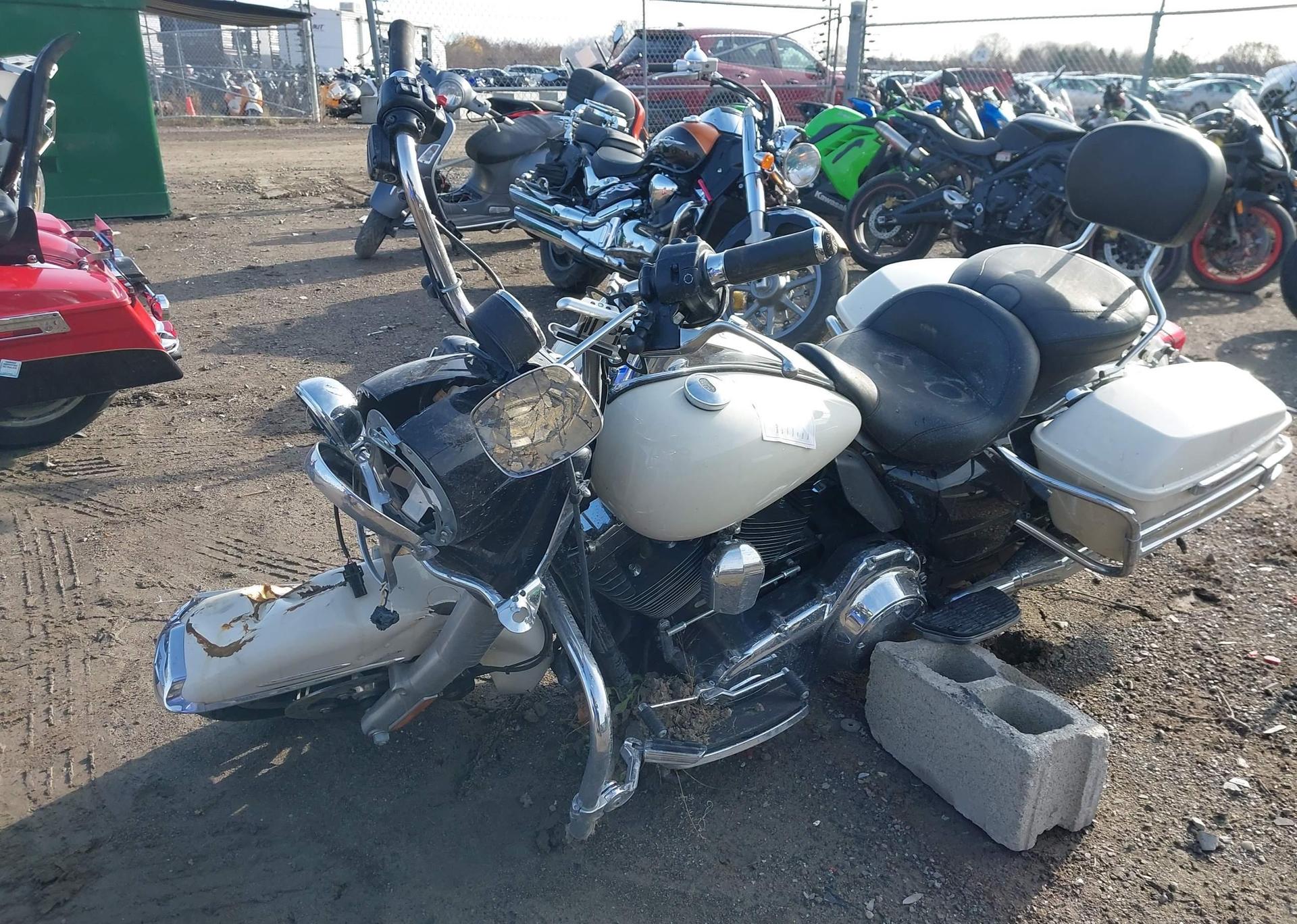 2014 HARLEY-DAVIDSON FLHP POLICE ROAD KING