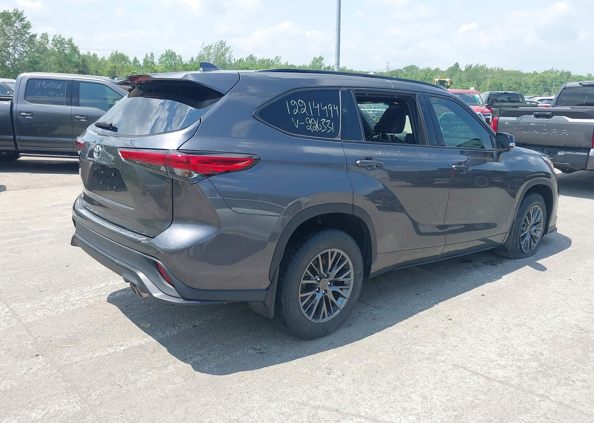 2022 TOYOTA HIGHLANDER XSE