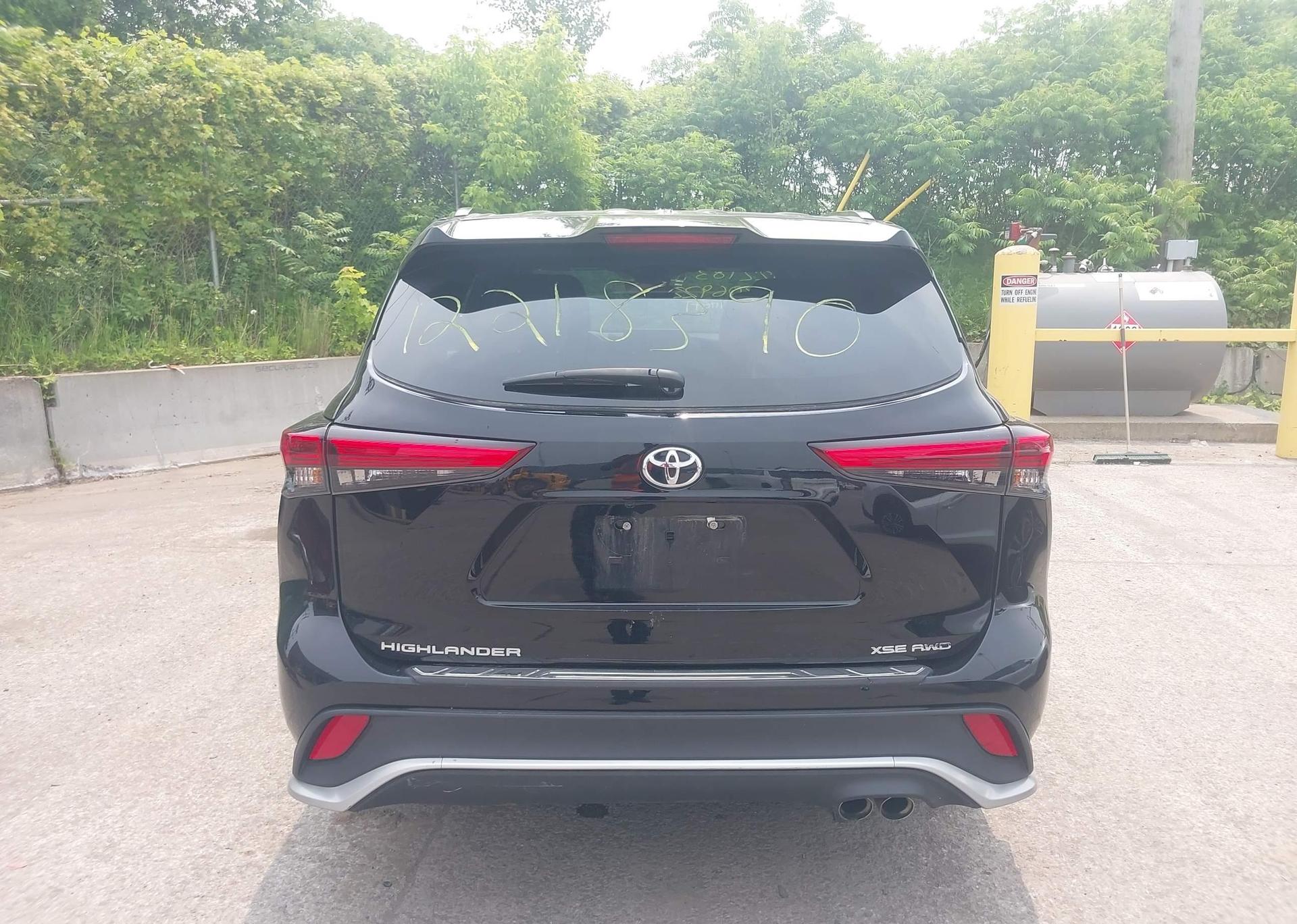 2022 TOYOTA HIGHLANDER XSE