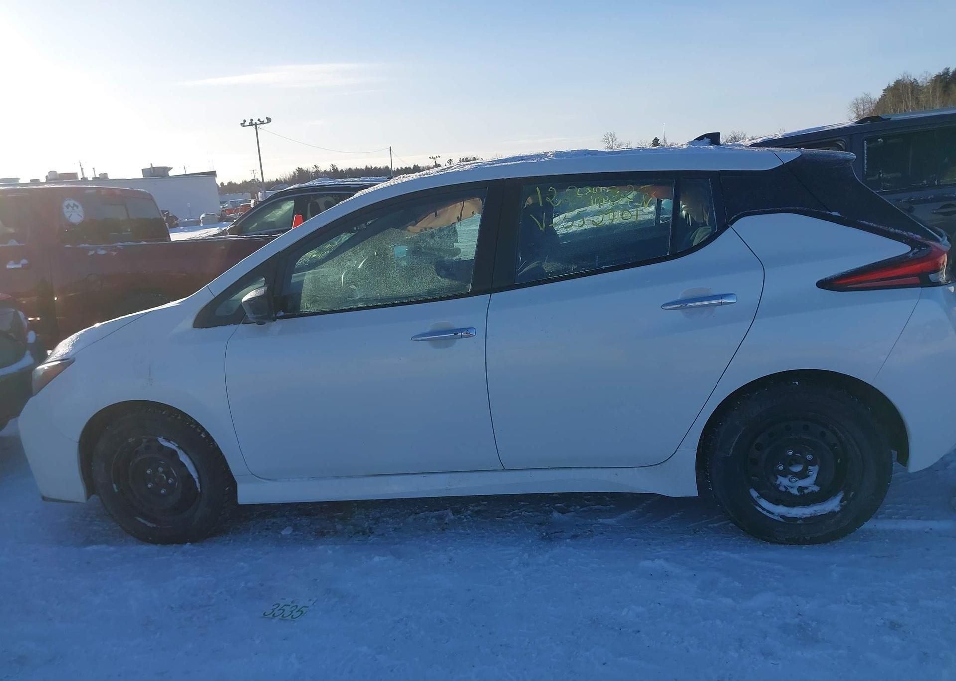 2024 NISSAN LEAF