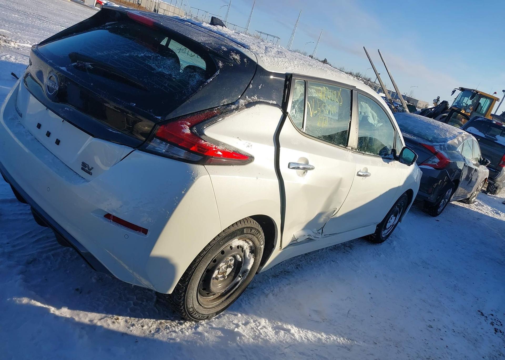 2024 NISSAN LEAF