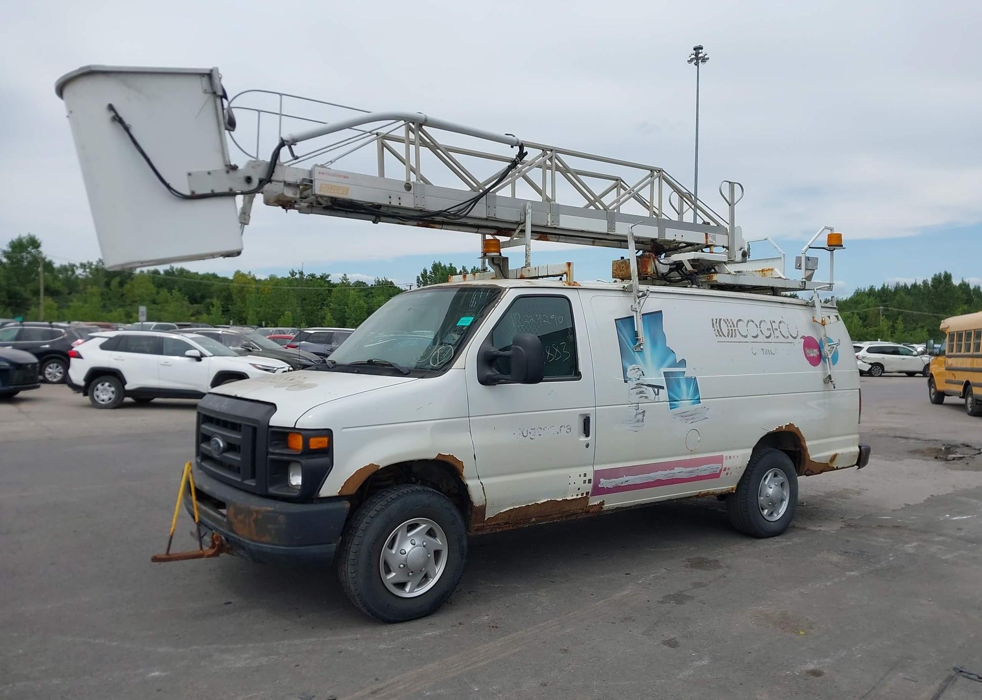 2011 FORD E-350 SUPER DUTY COMMERCIAL