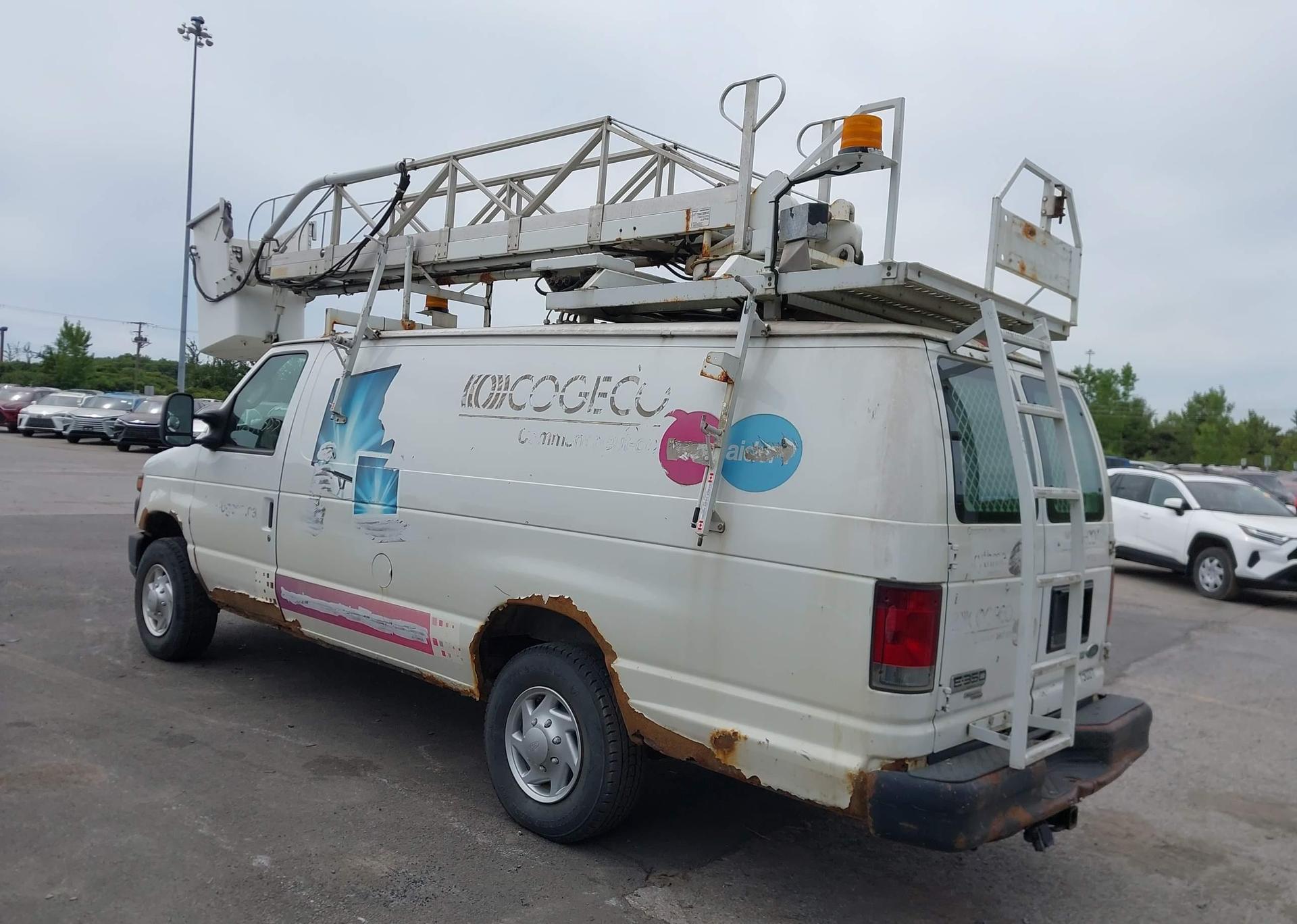 2011 FORD E-350 SUPER DUTY COMMERCIAL