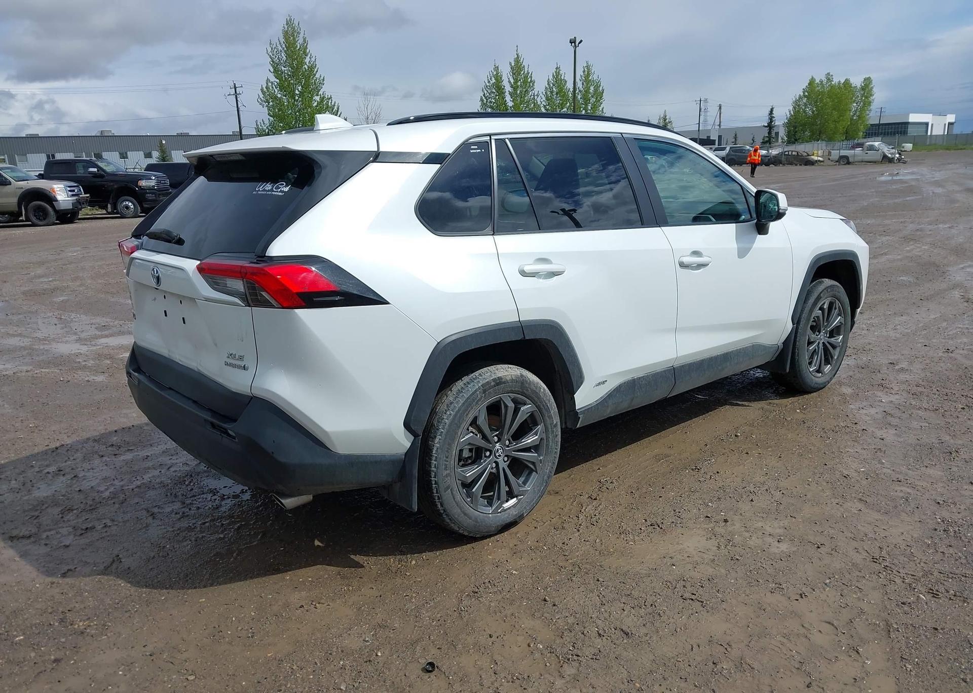 2023 TOYOTA RAV4 XLE