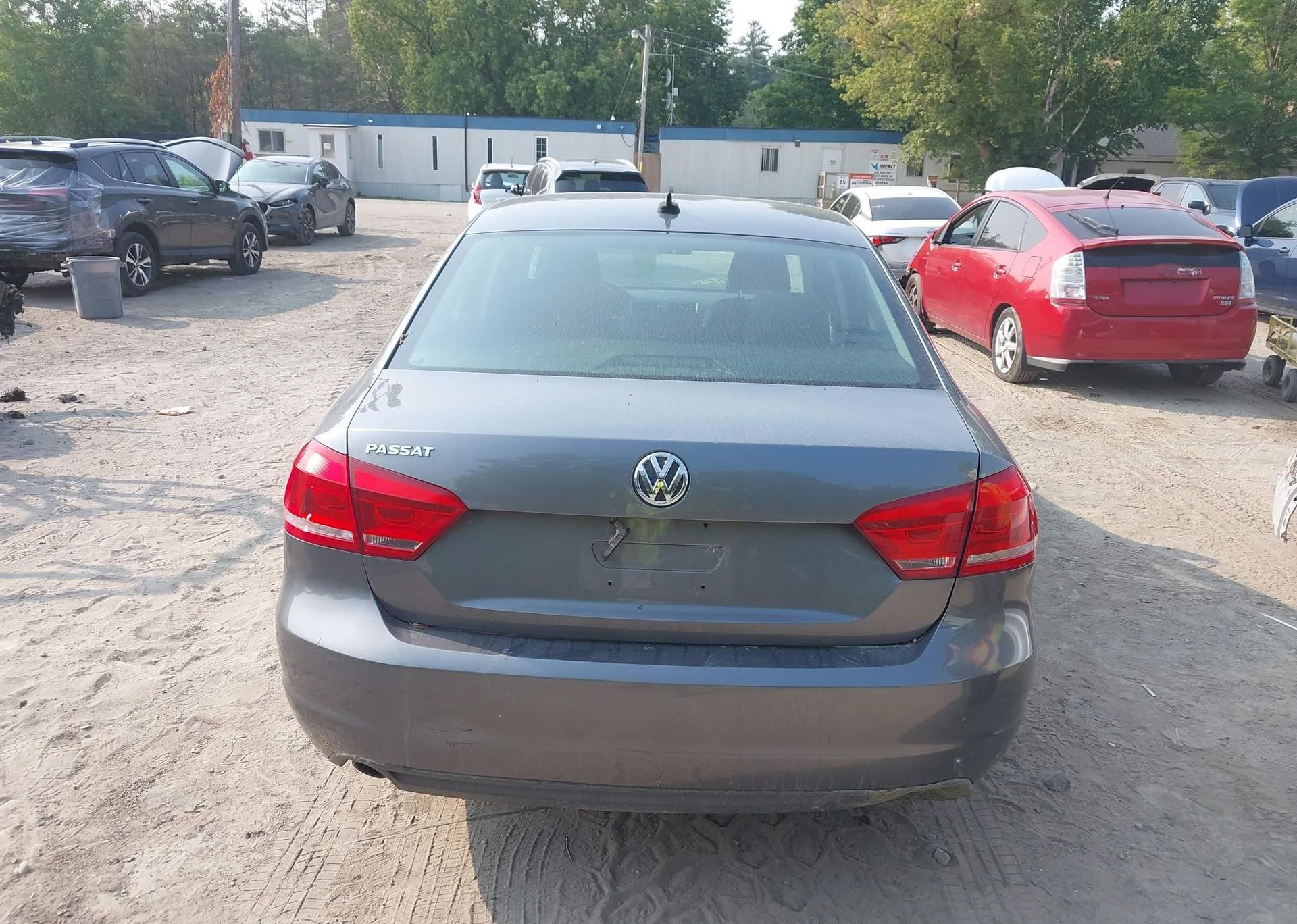 2013 VOLKSWAGEN PASSAT SE