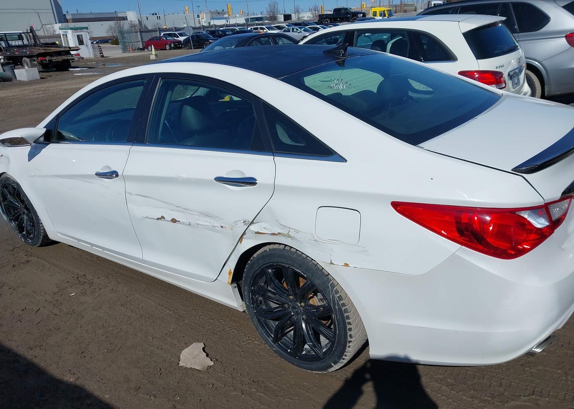 2011 HYUNDAI SONATA SE