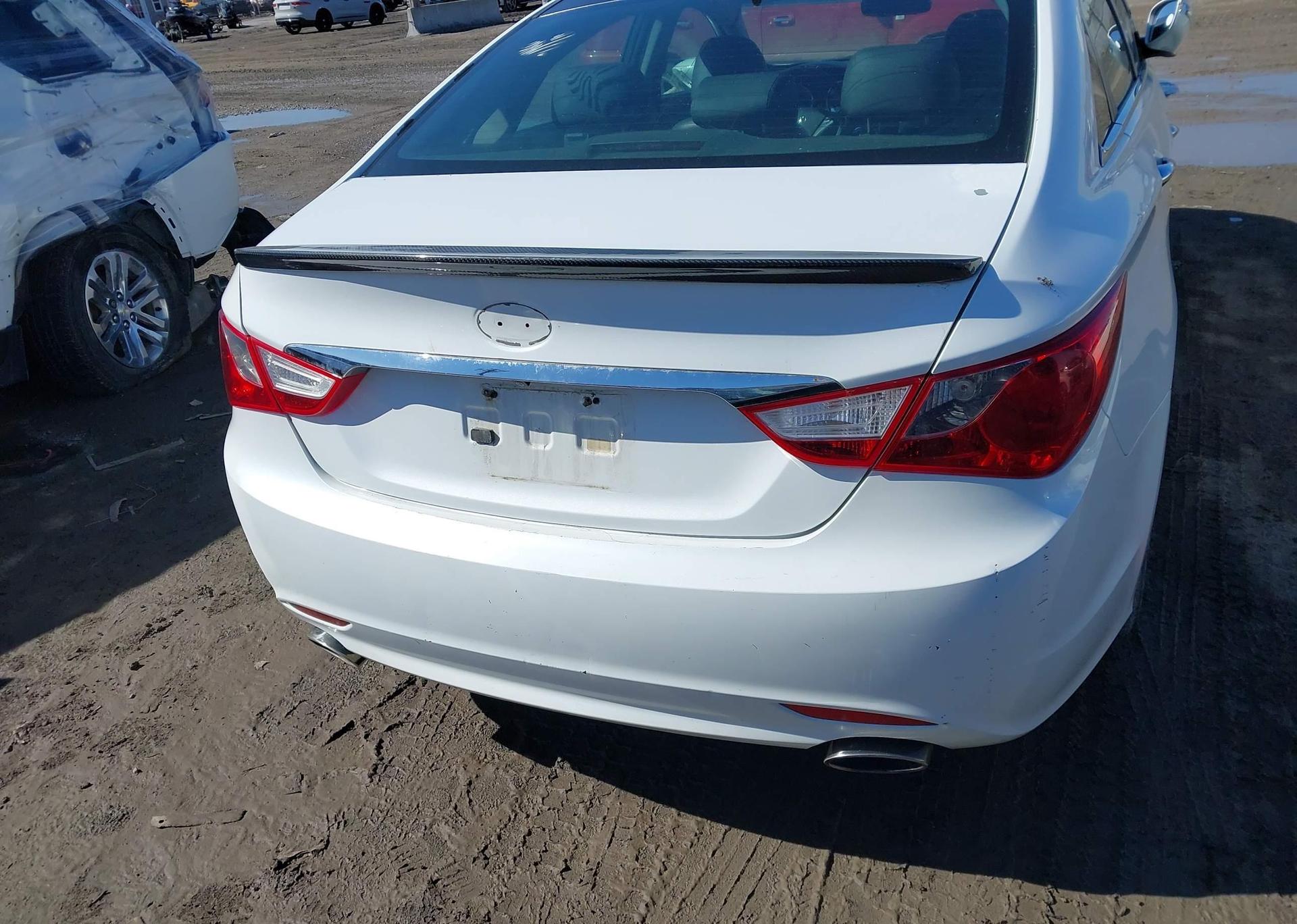 2011 HYUNDAI SONATA SE