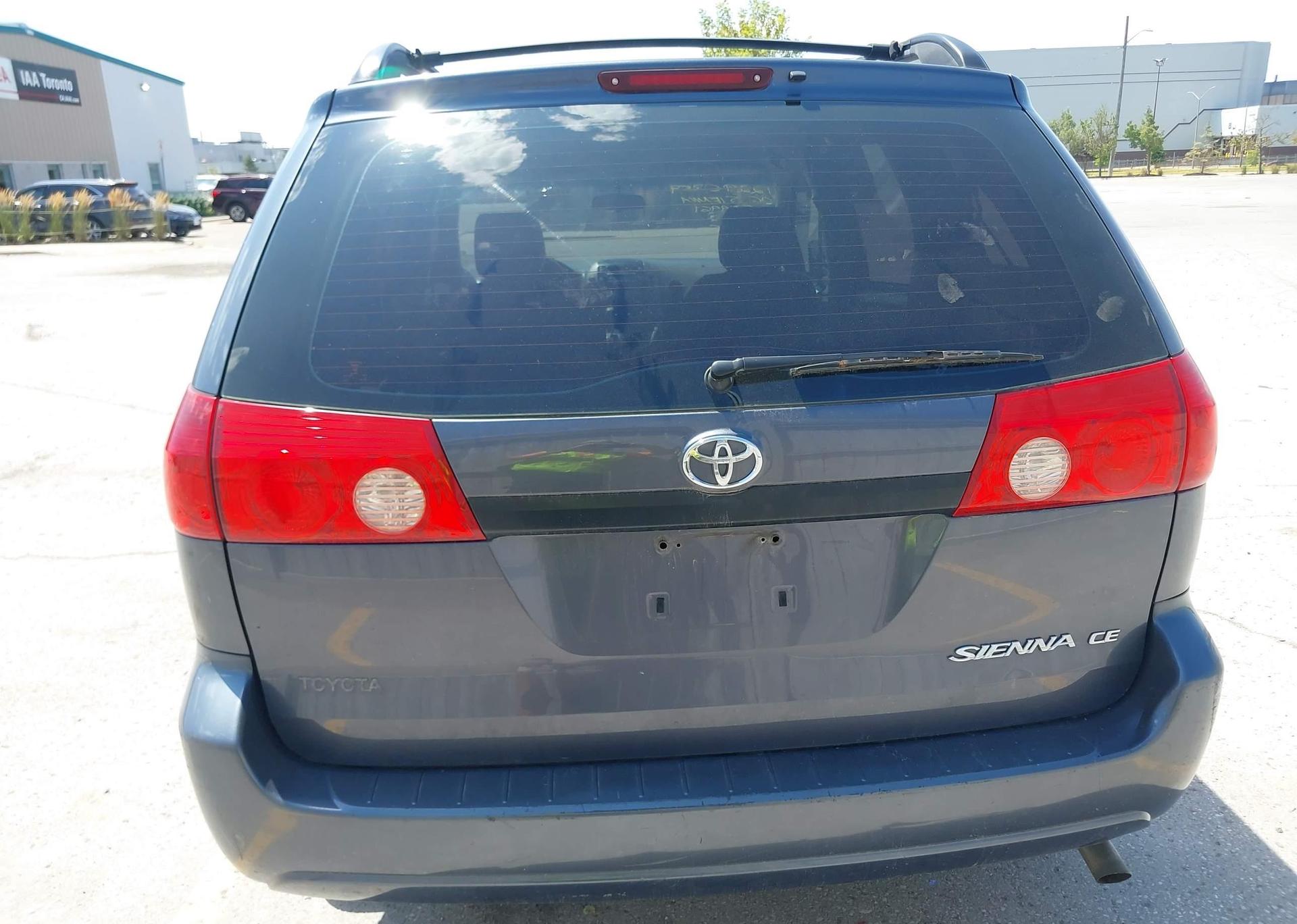 2006 TOYOTA SIENNA