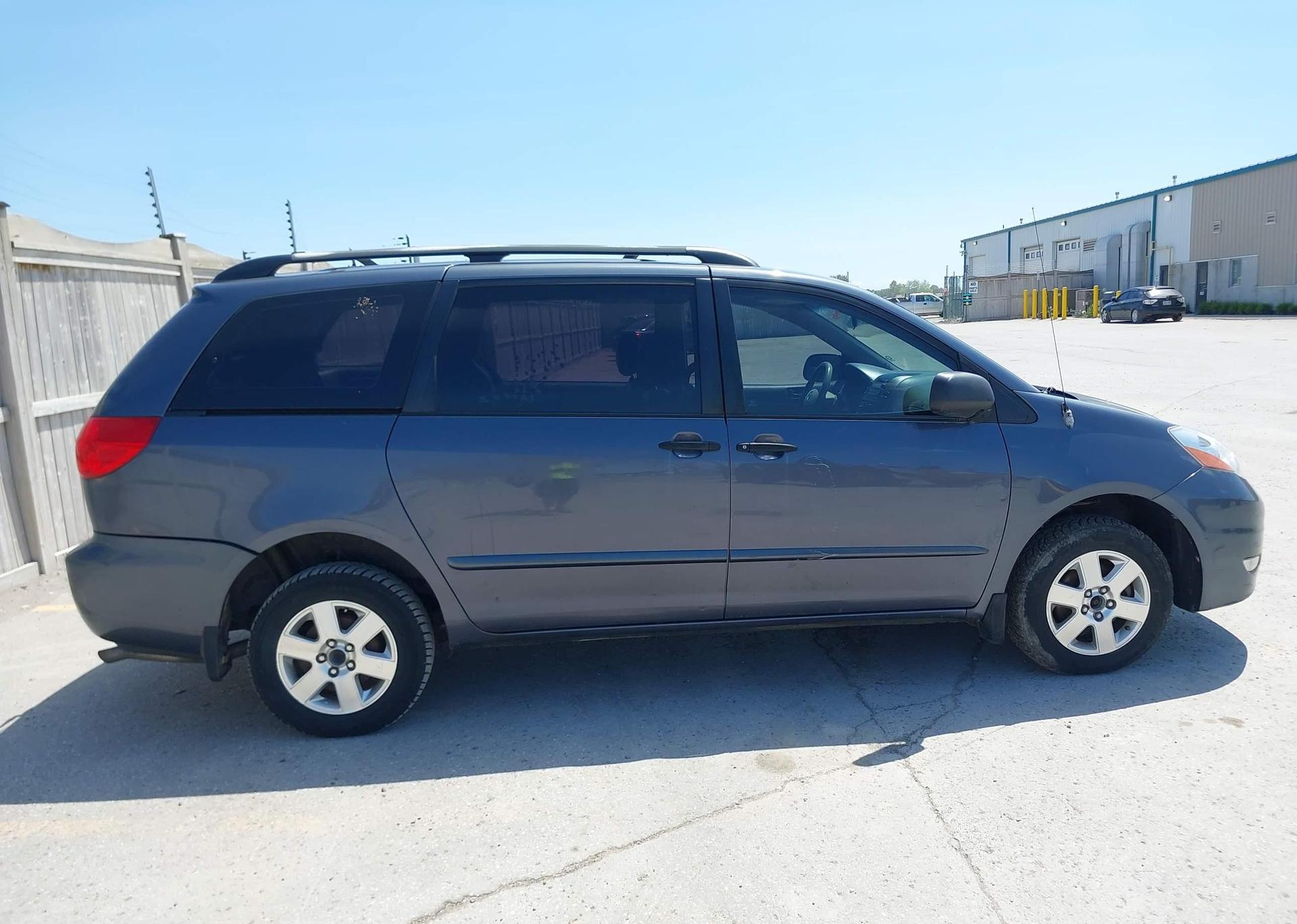 2006 TOYOTA SIENNA