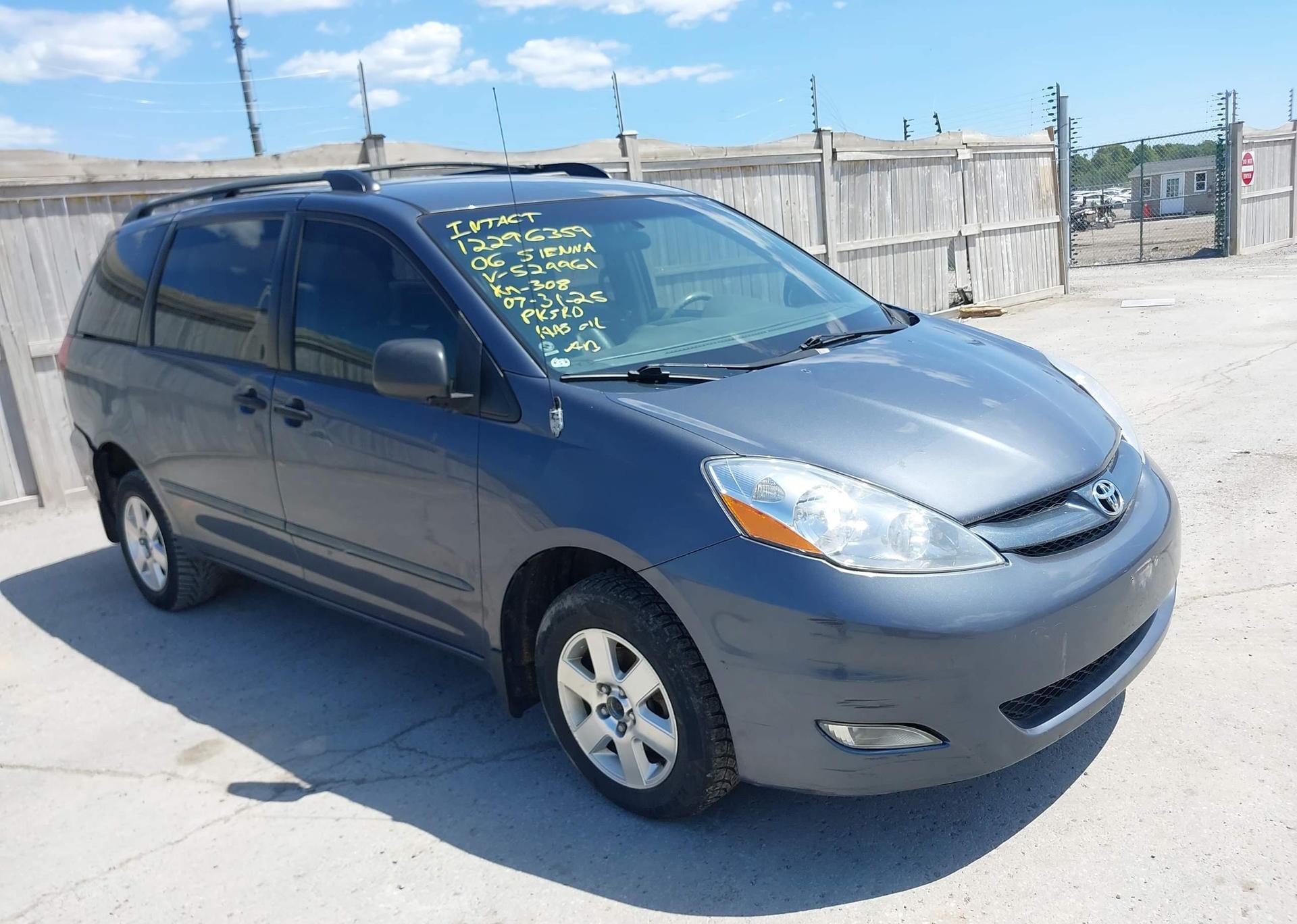 2006 TOYOTA SIENNA