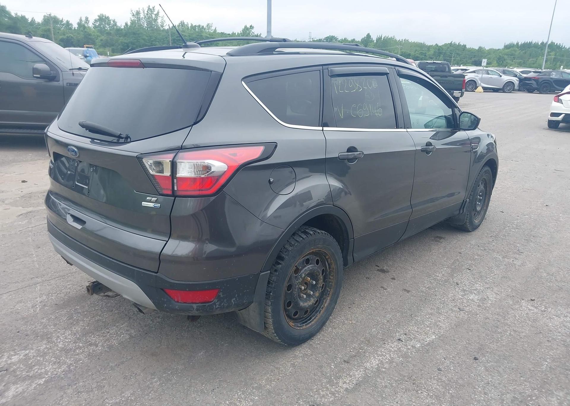 2017 FORD ESCAPE SE