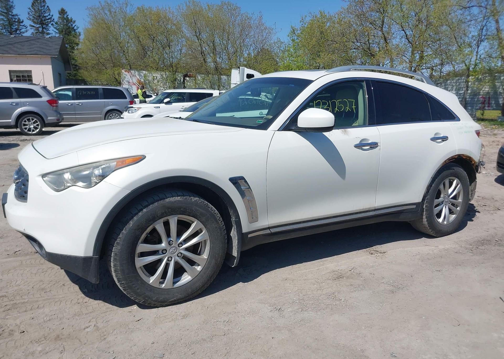 2011 INFINITI FX35