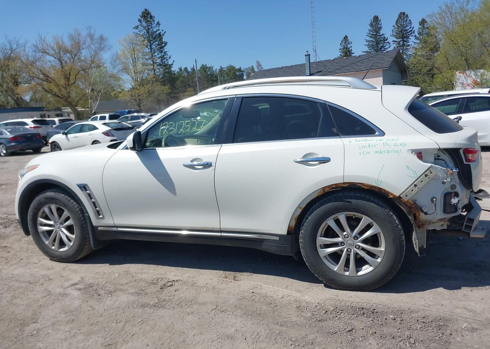 2011 INFINITI FX35