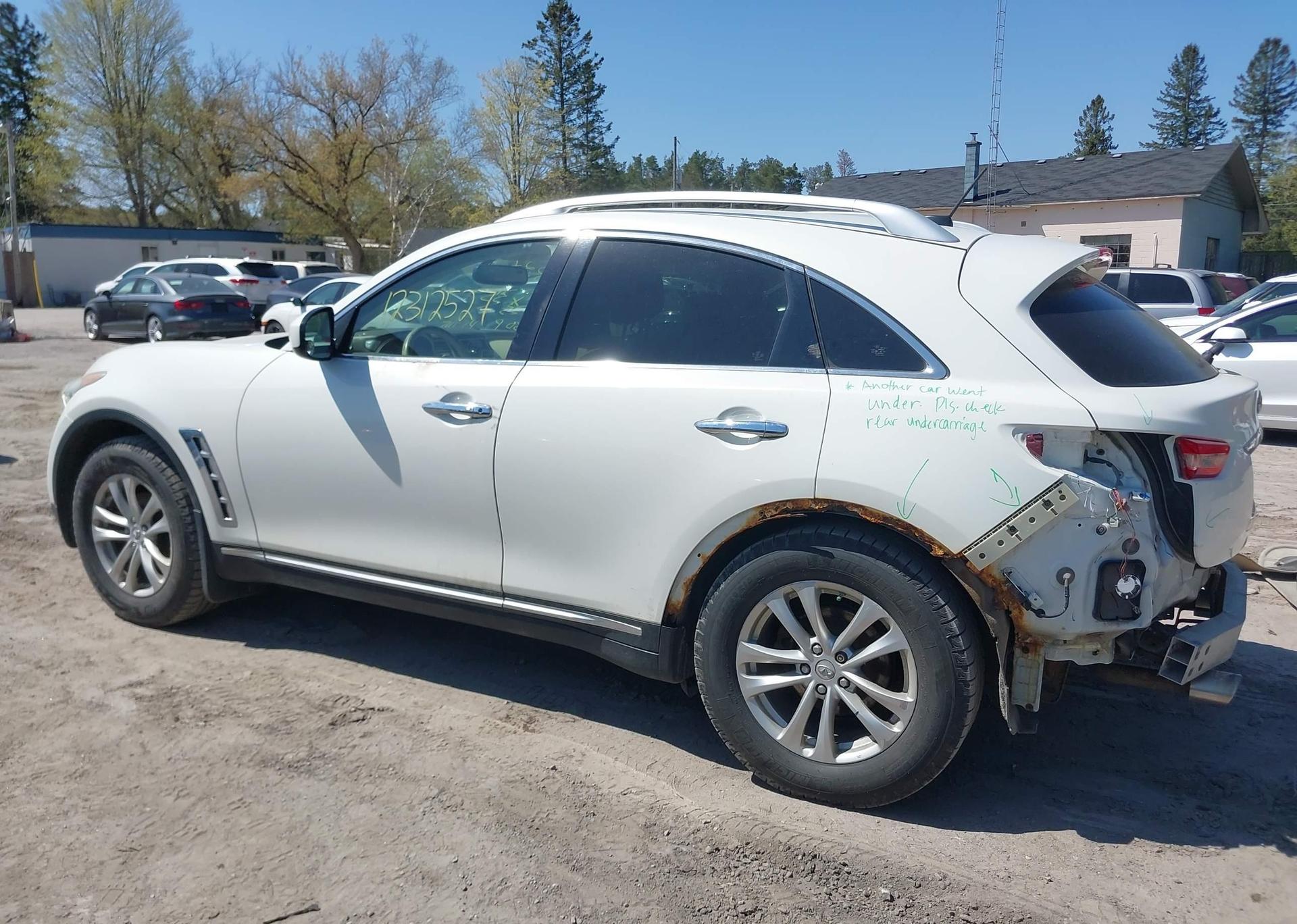2011 INFINITI FX35