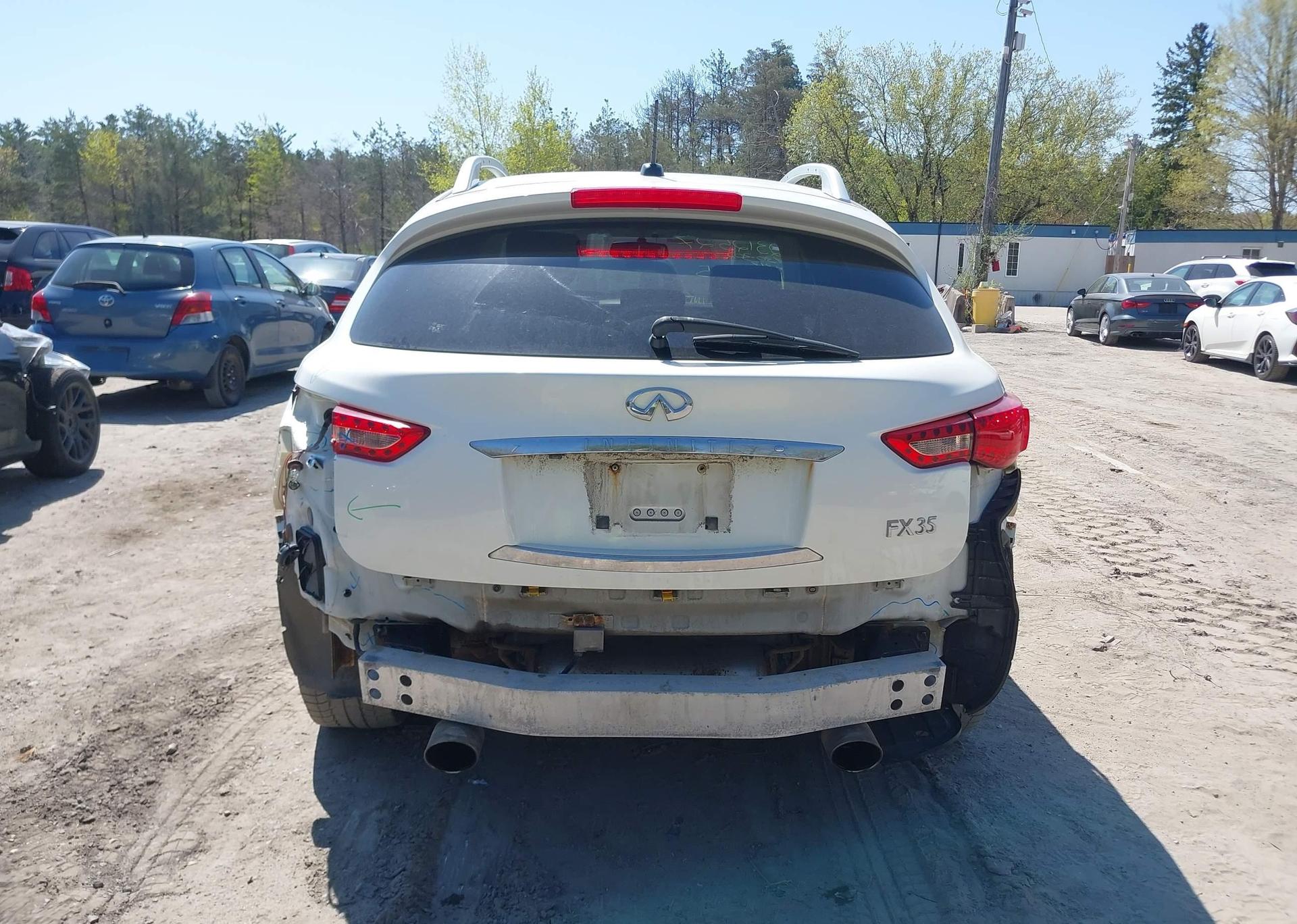 2011 INFINITI FX35