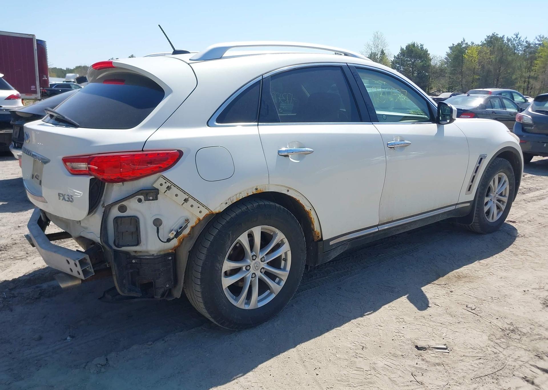 2011 INFINITI FX35