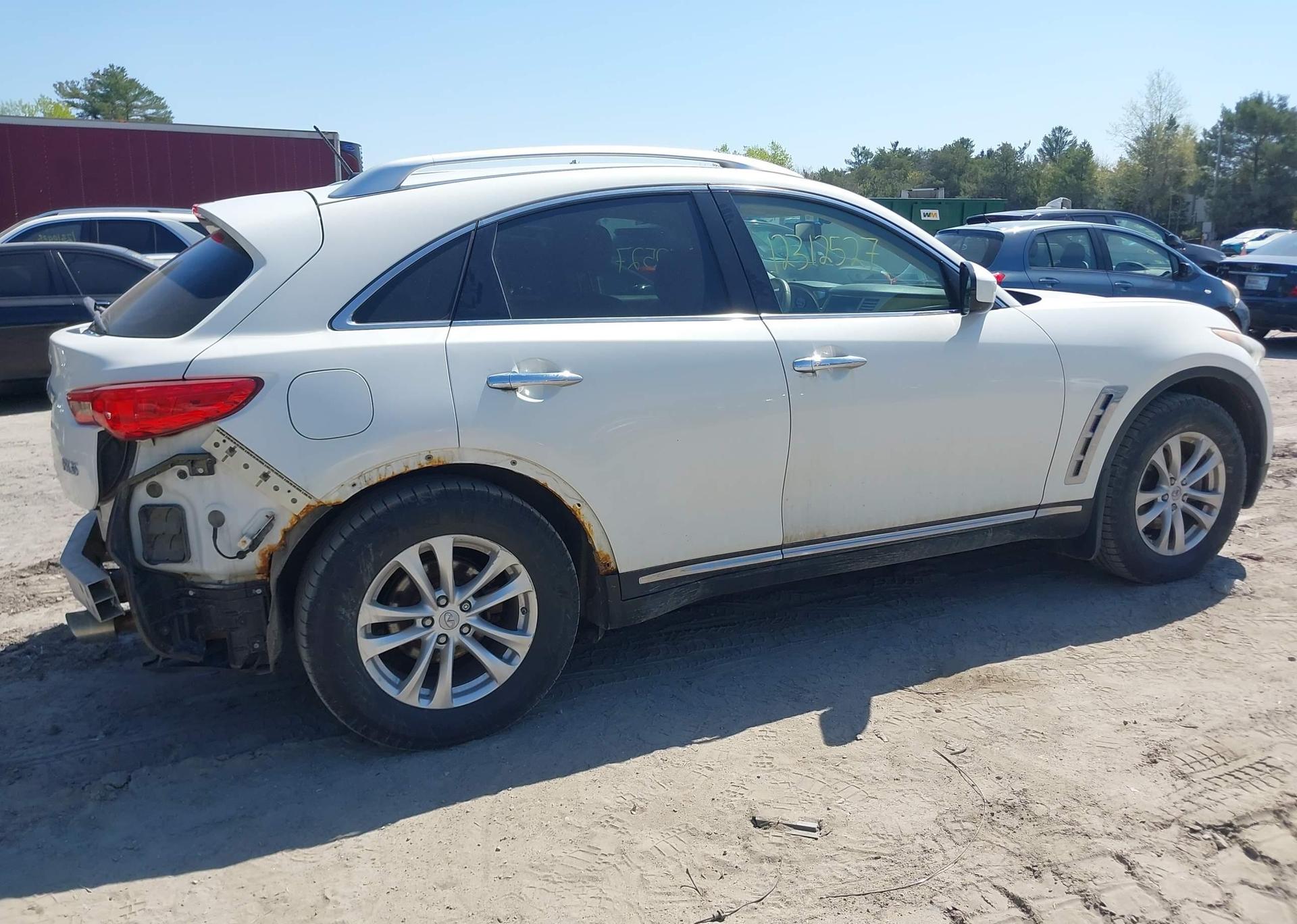 2011 INFINITI FX35