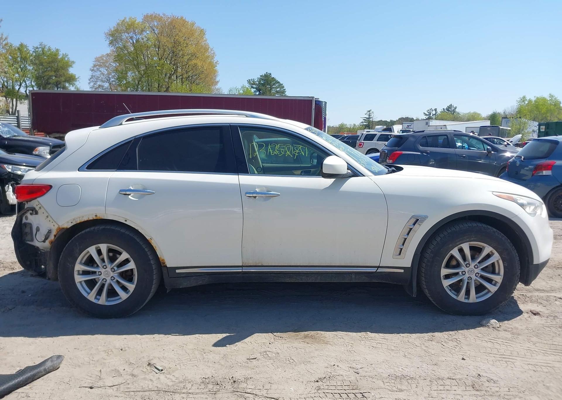 2011 INFINITI FX35