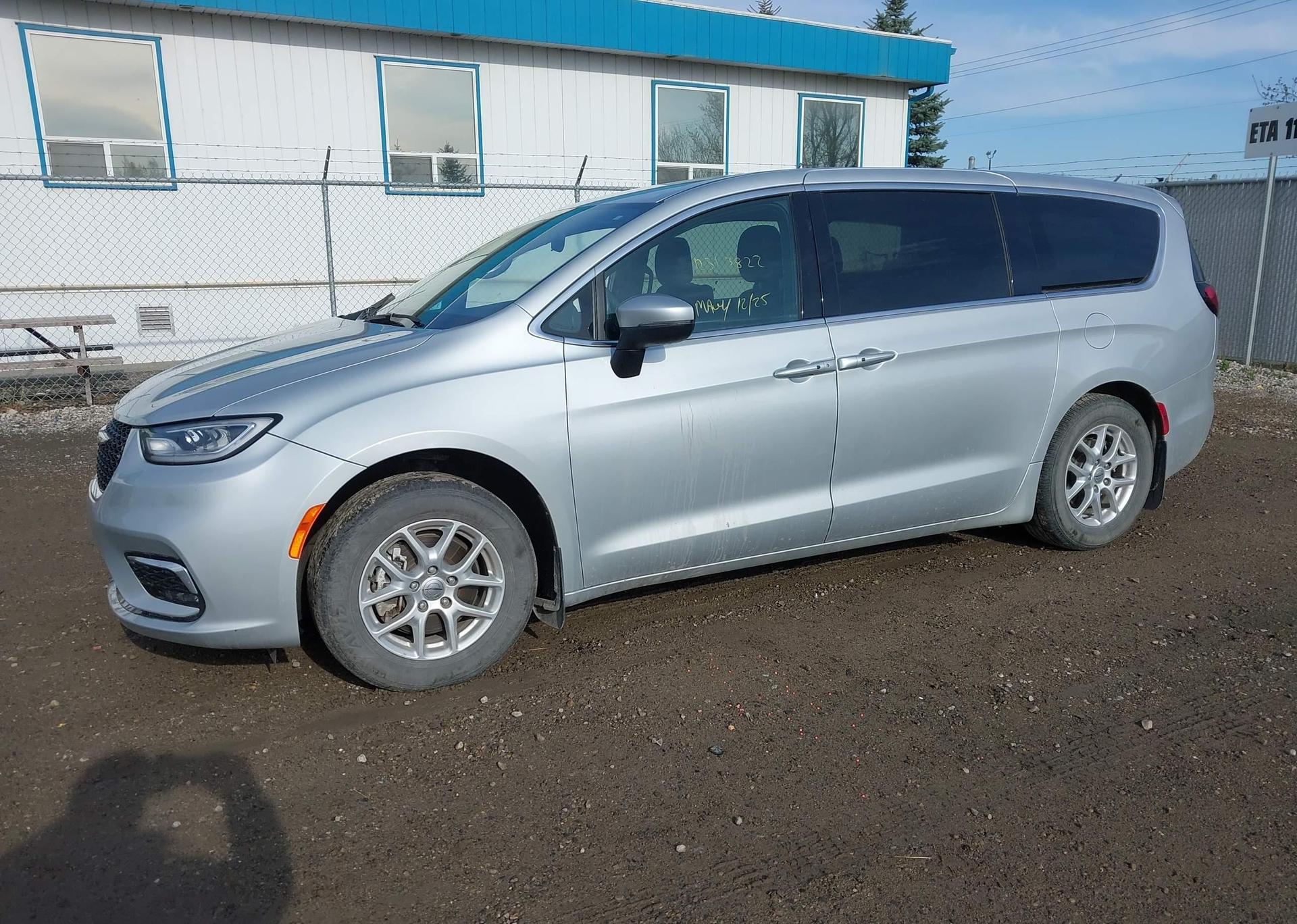 2023 CHRYSLER PACIFICA TOURING