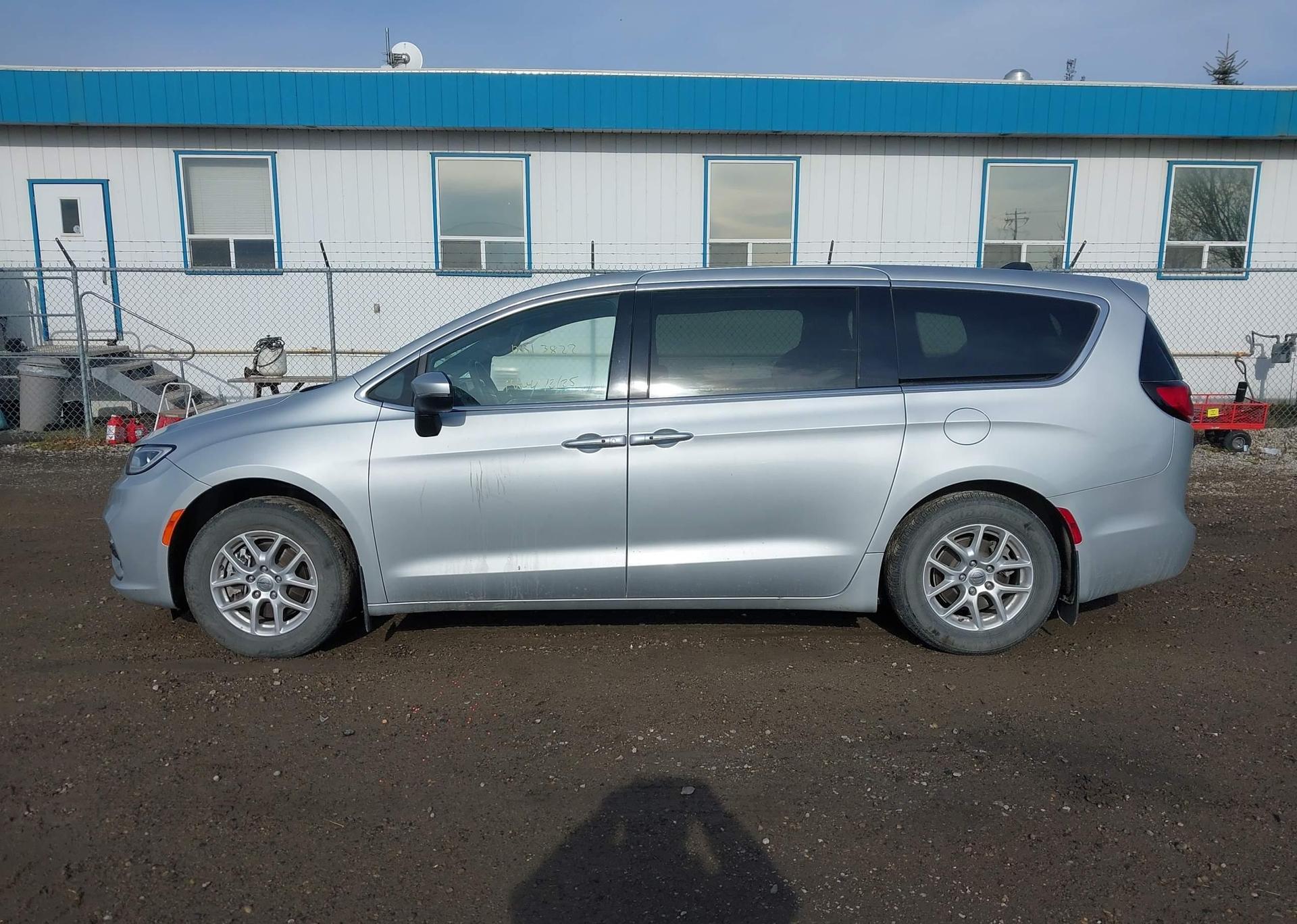 2023 CHRYSLER PACIFICA TOURING