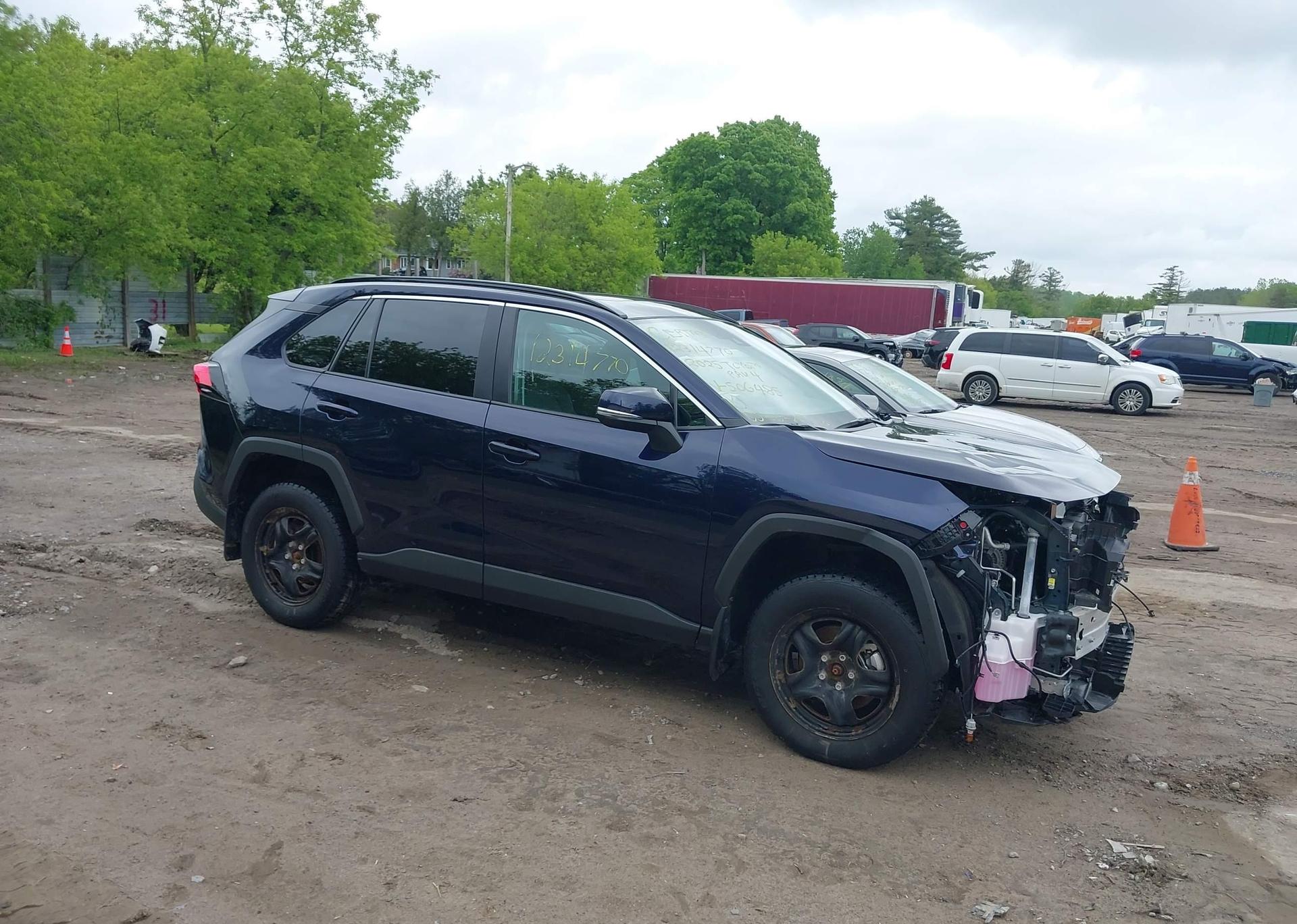 2025 TOYOTA RAV4 XLE