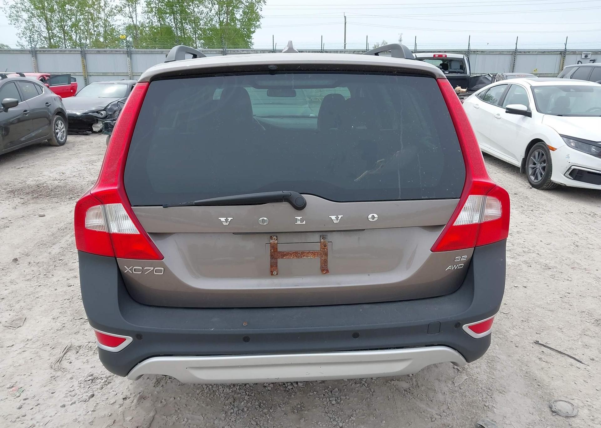 2010 VOLVO XC70 3.2