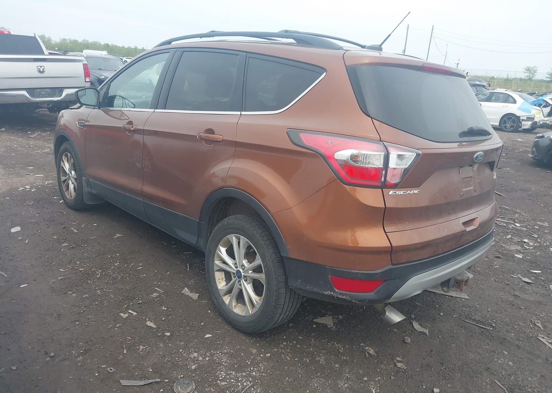 2017 FORD ESCAPE SE