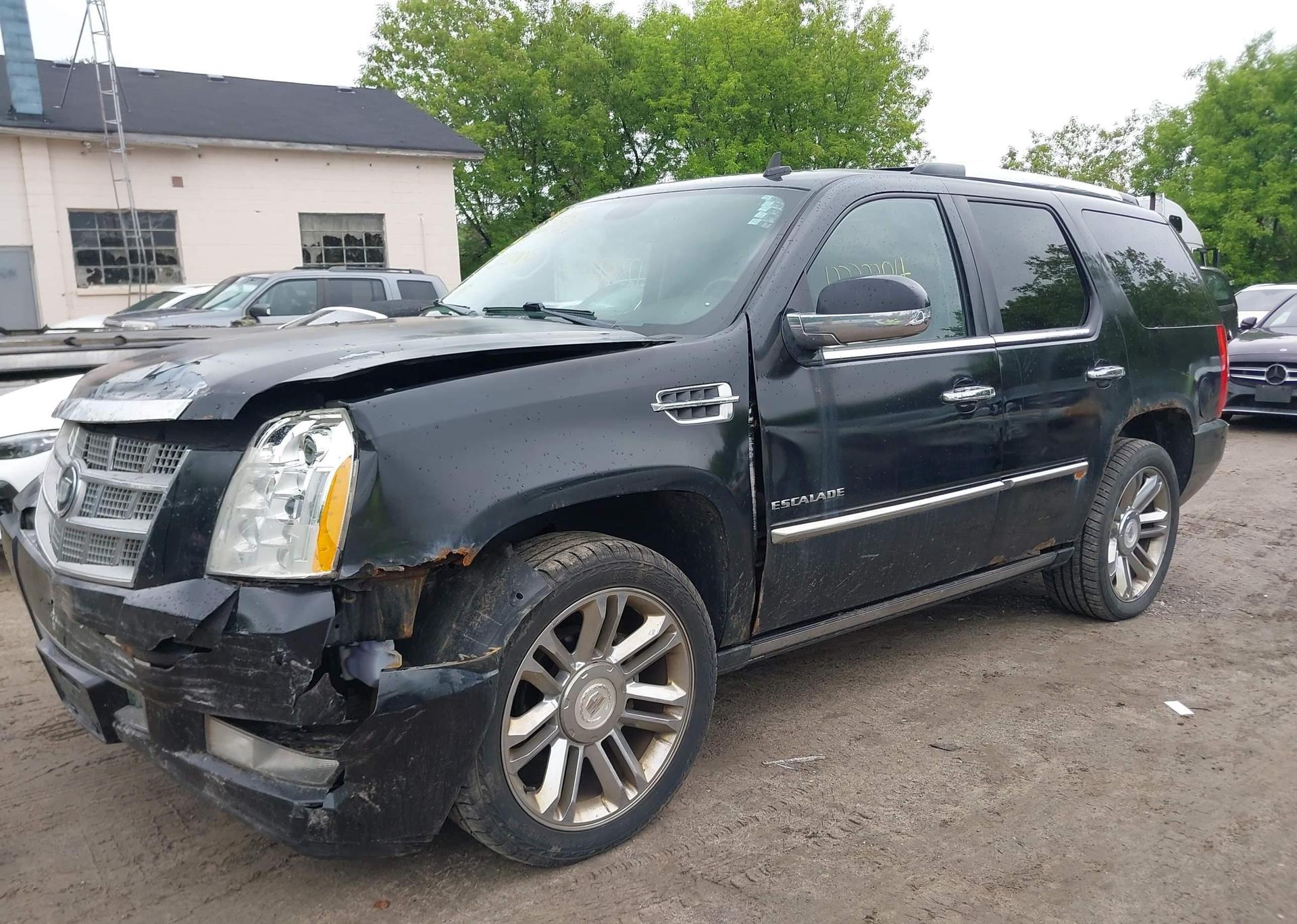 2010 CADILLAC ESCALADE
