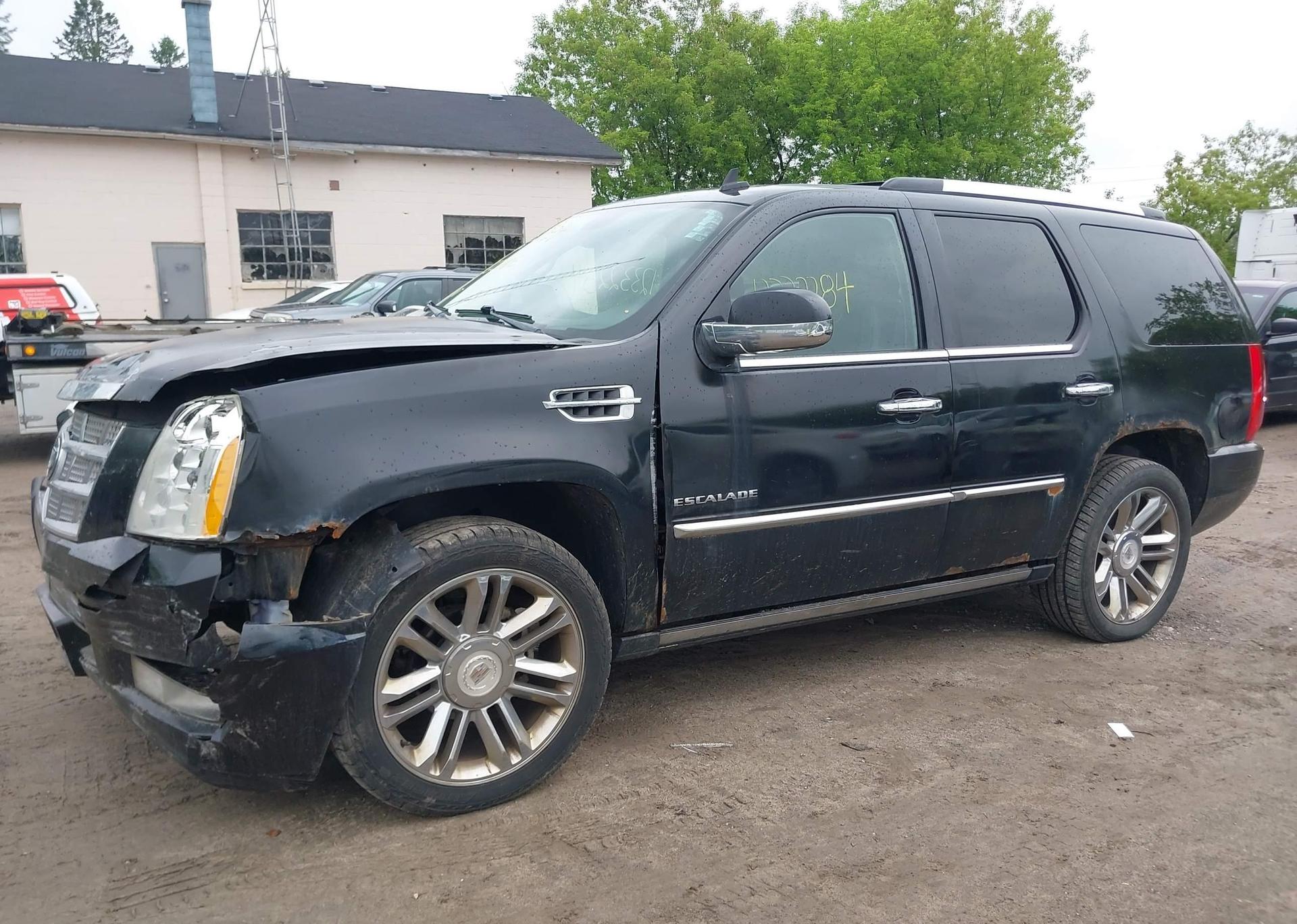 2010 CADILLAC ESCALADE