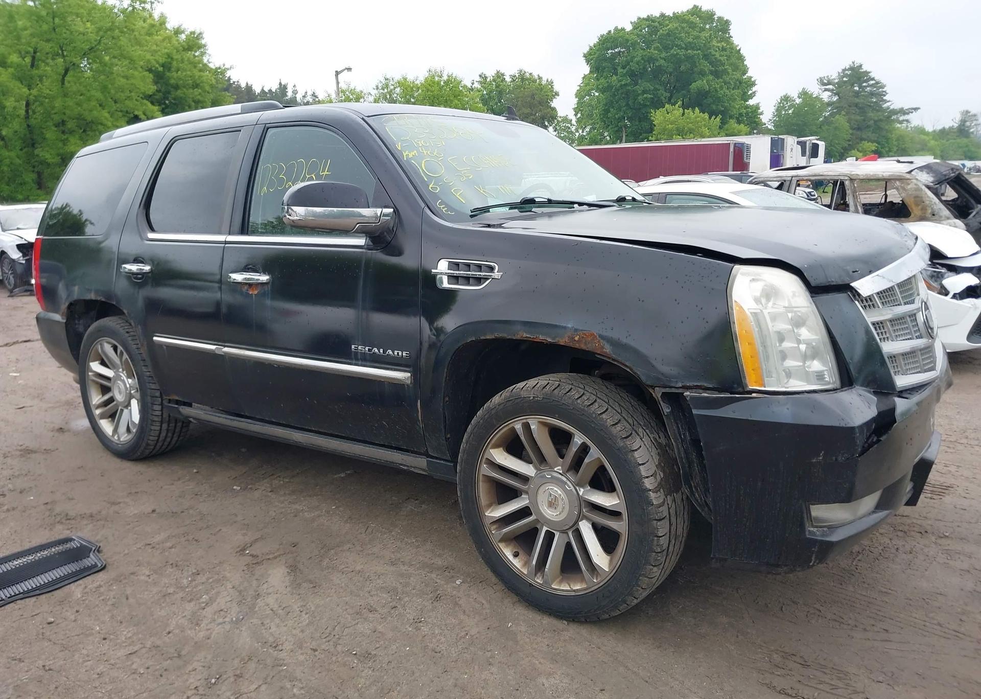 2010 CADILLAC ESCALADE