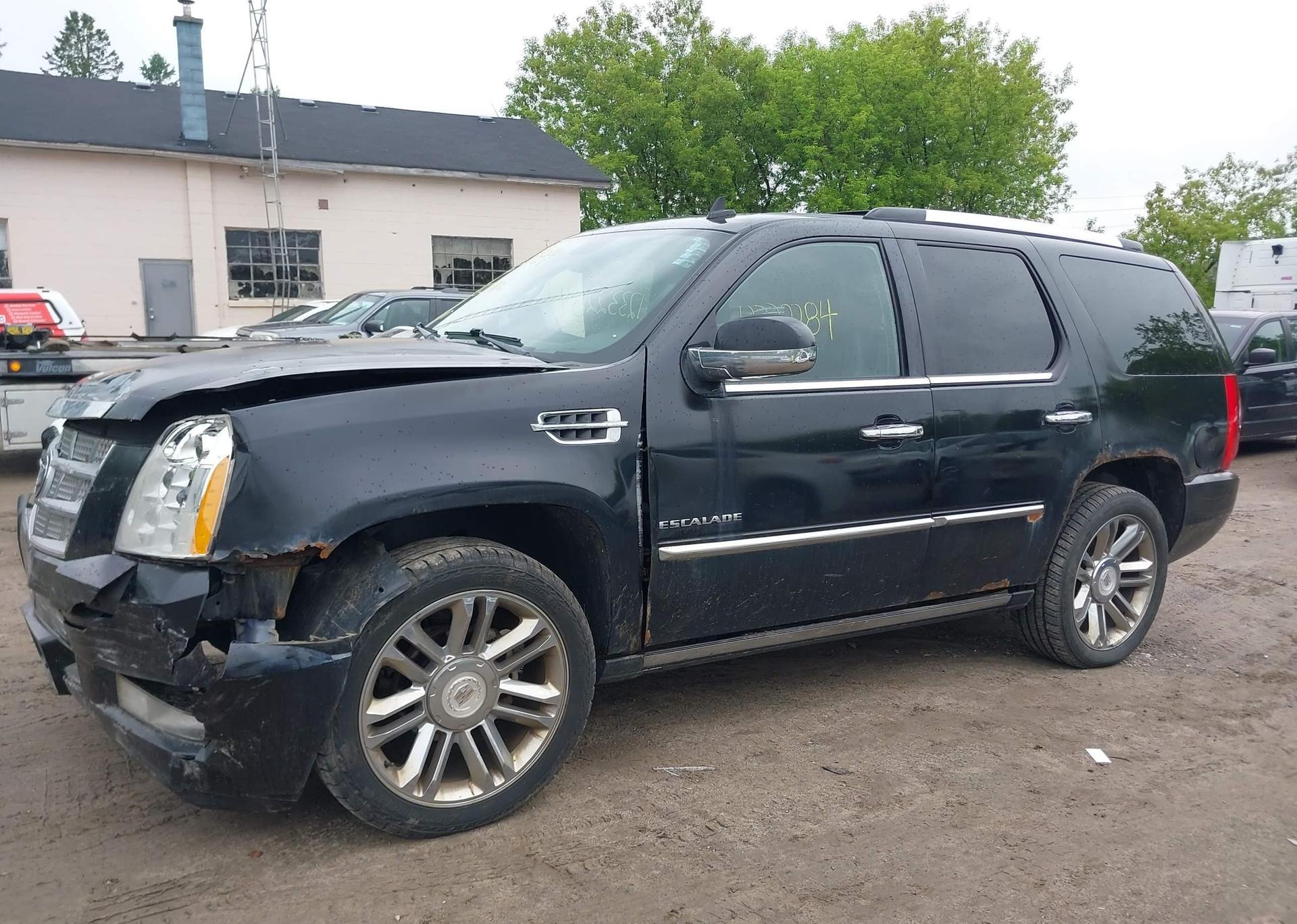 2010 CADILLAC ESCALADE