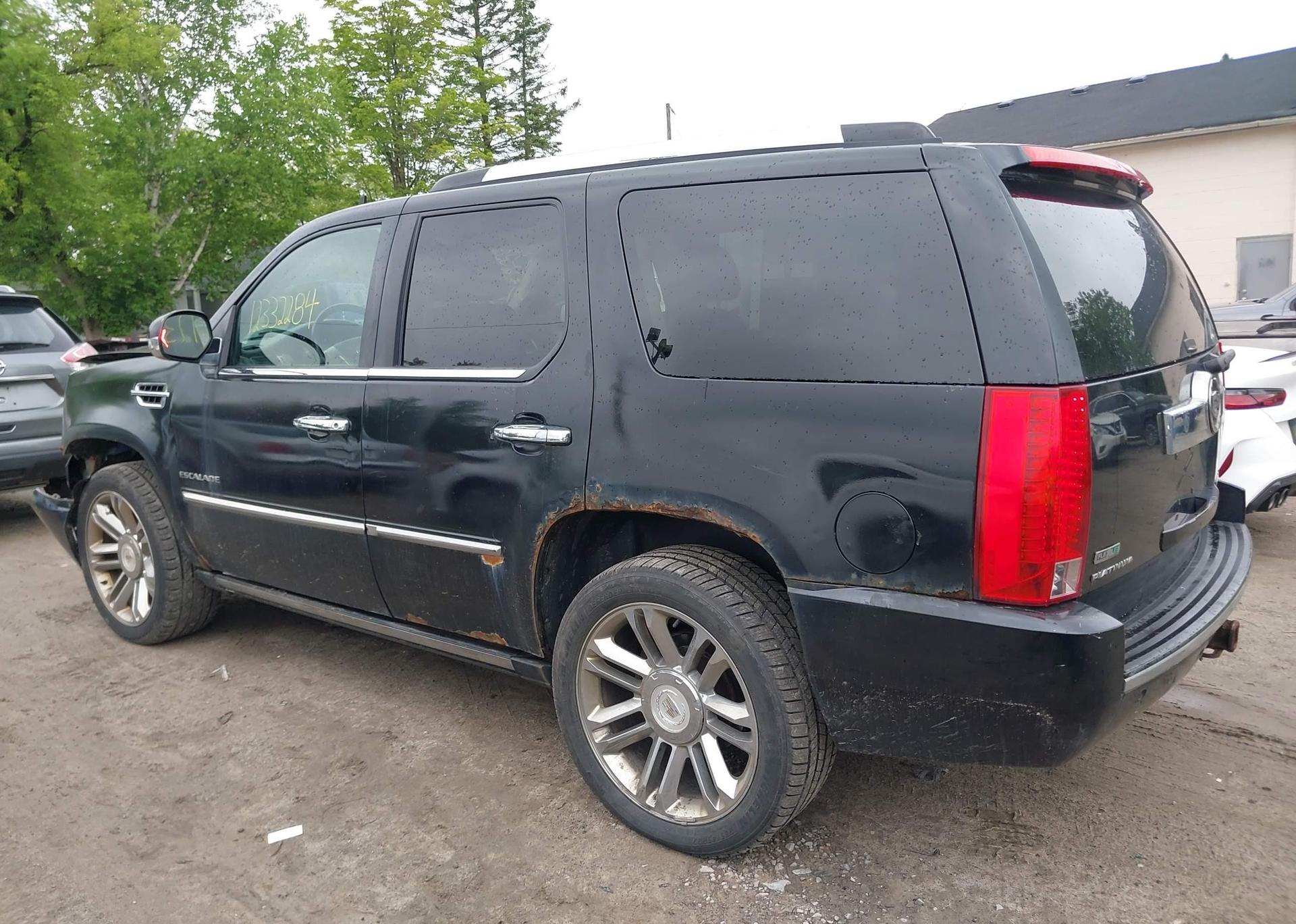 2010 CADILLAC ESCALADE