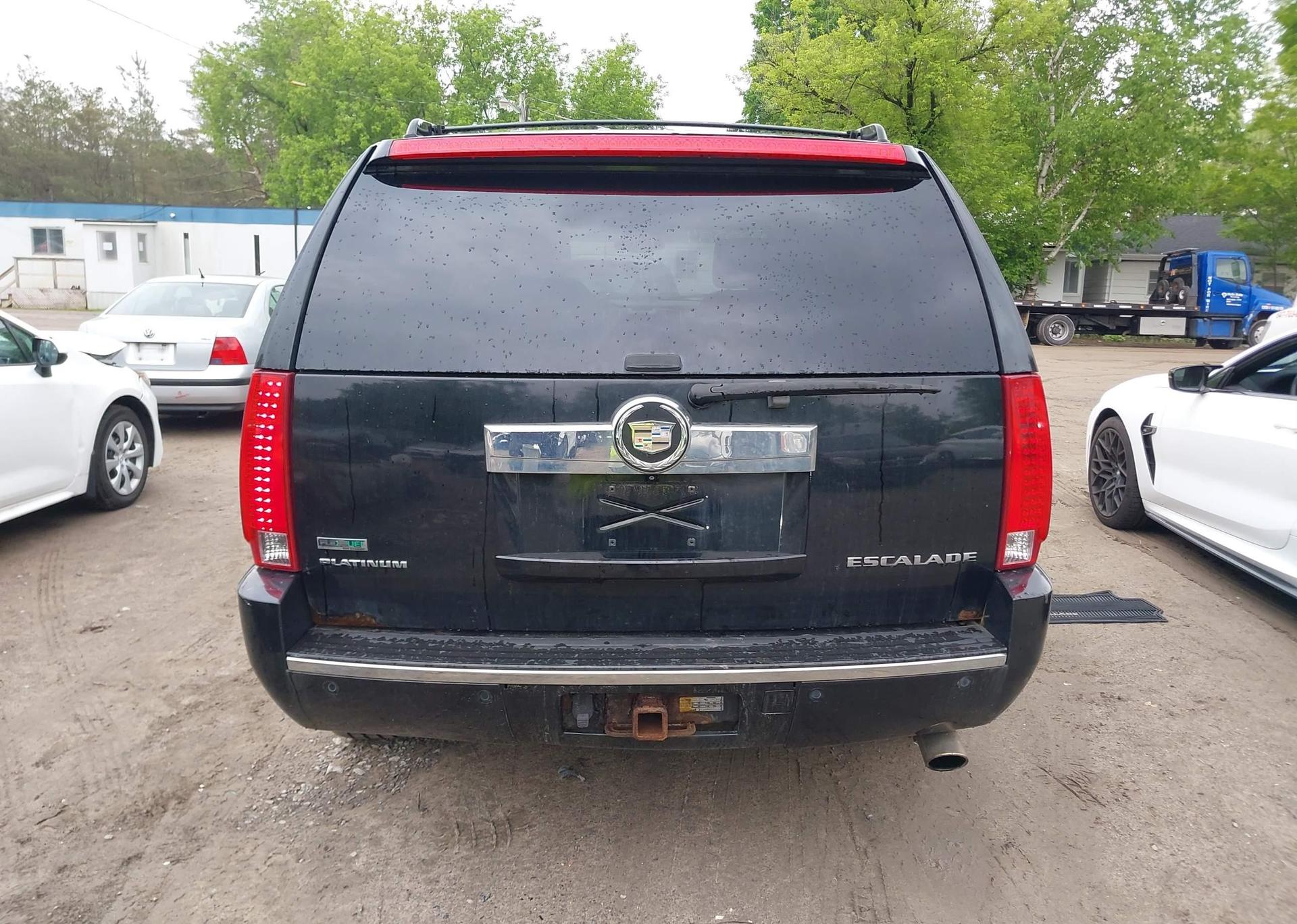 2010 CADILLAC ESCALADE