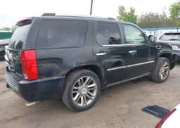 2010 CADILLAC ESCALADE