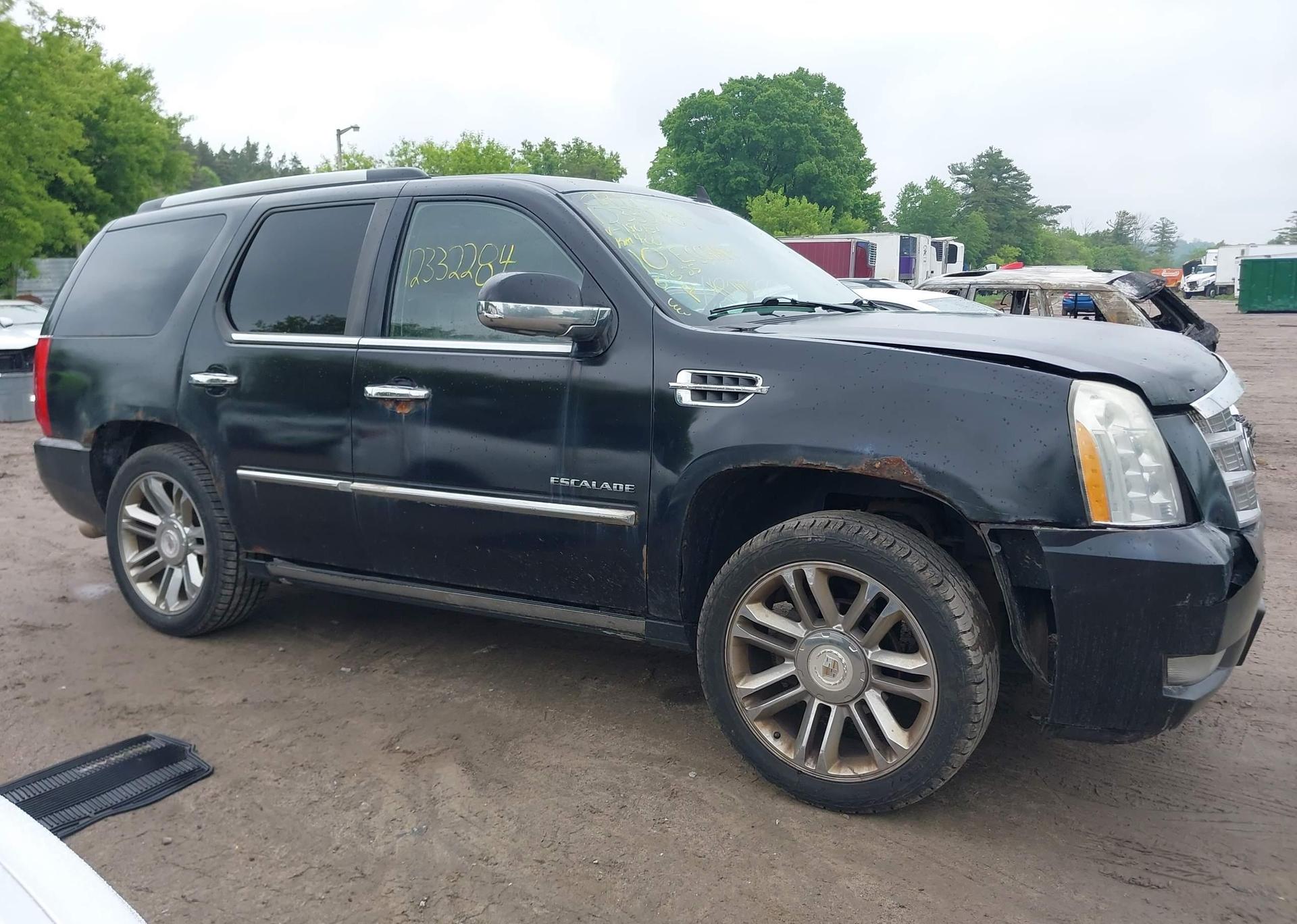 2010 CADILLAC ESCALADE