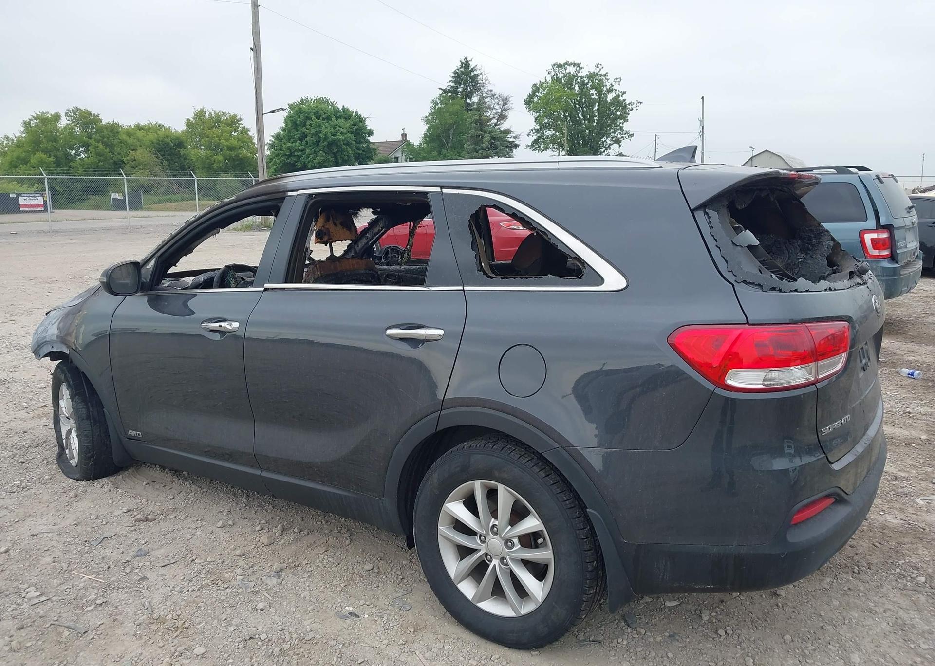 2017 KIA SORENTO LX