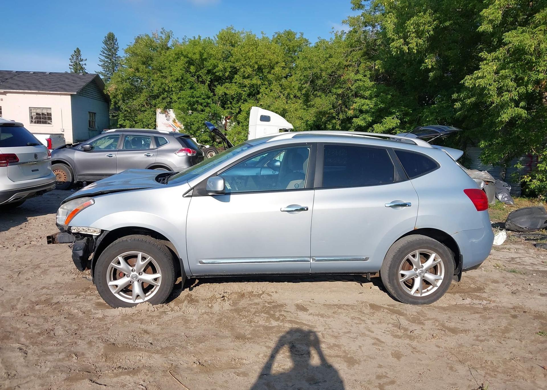 2011 NISSAN ROGUE SV