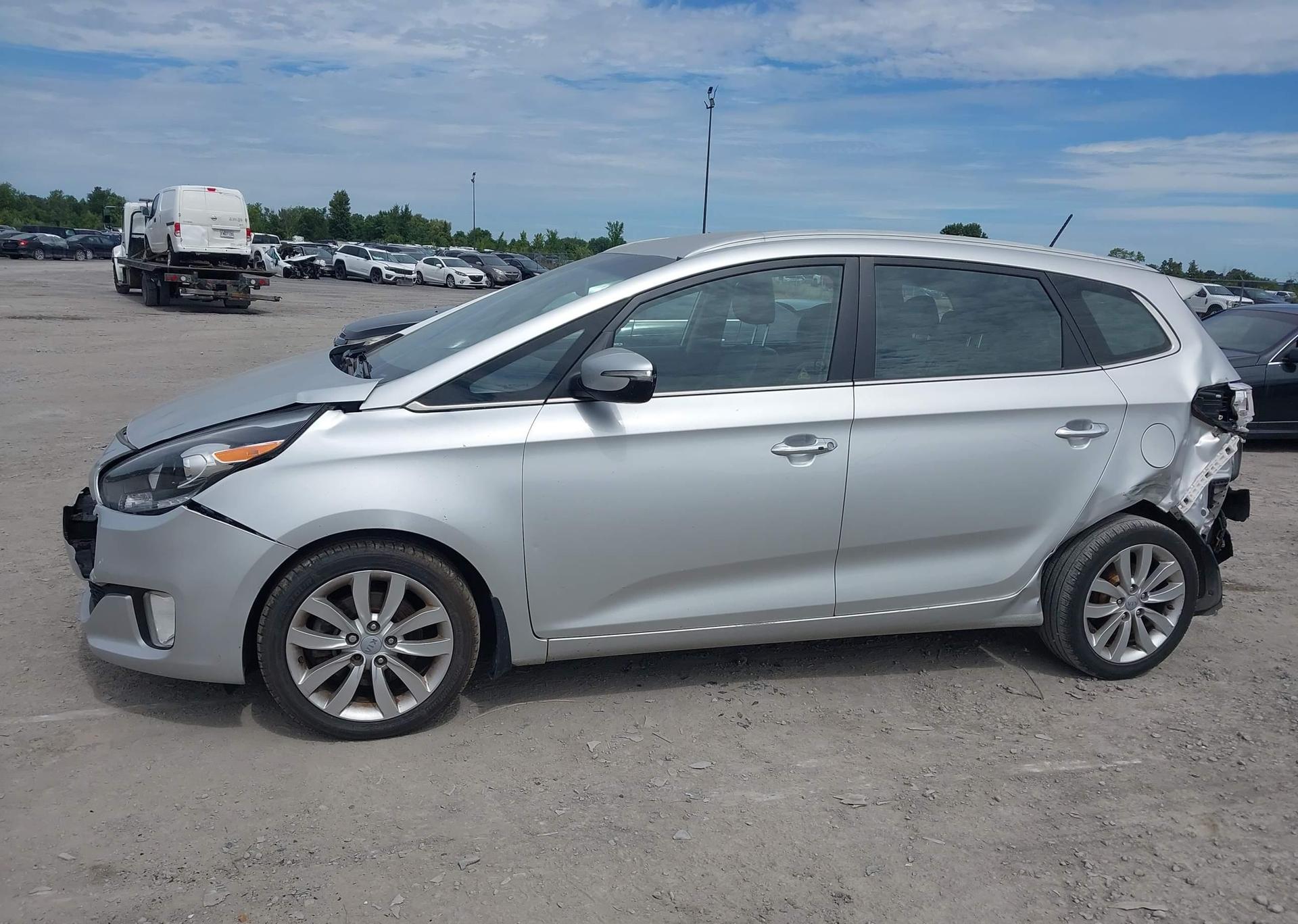 2014 KIA RONDO