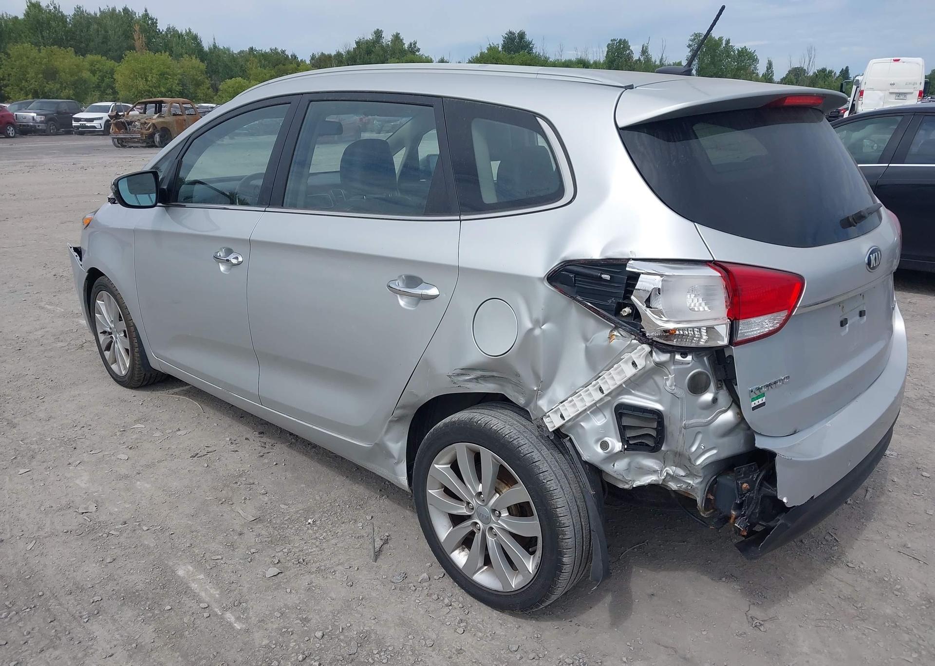 2014 KIA RONDO