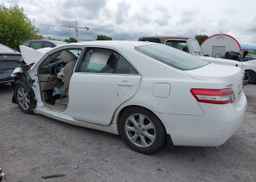 2011 TOYOTA CAMRY SE