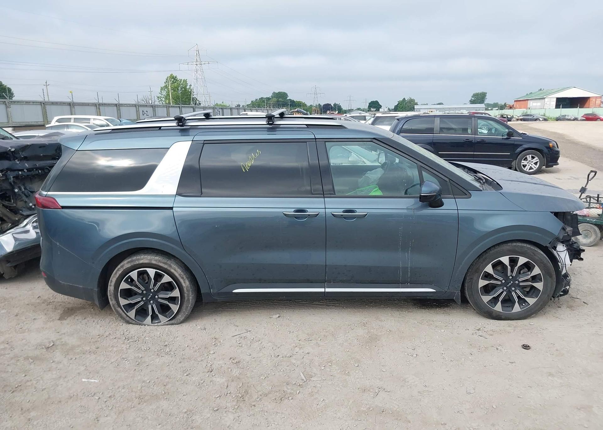 2022 KIA CARNIVAL EX