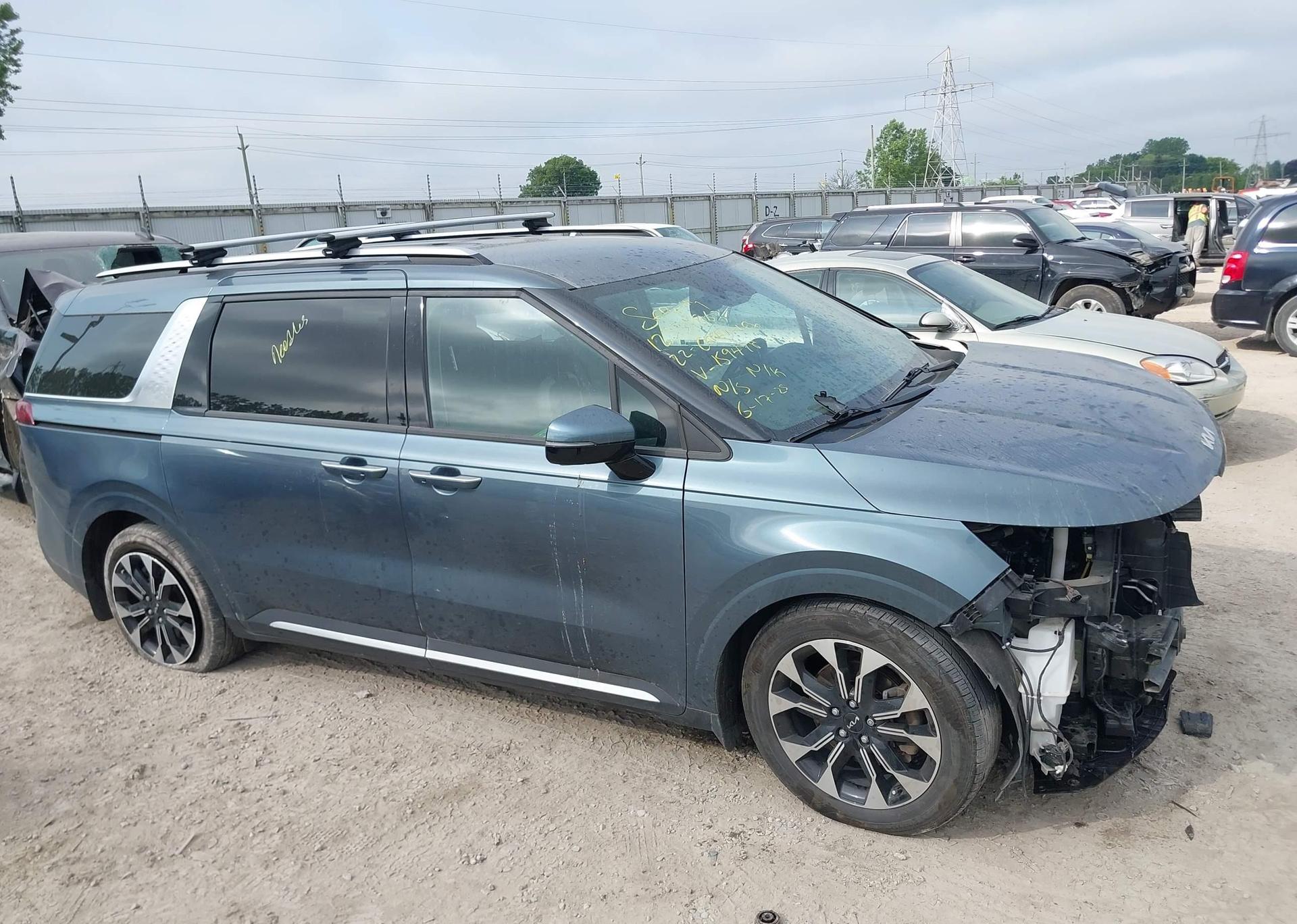 2022 KIA CARNIVAL EX
