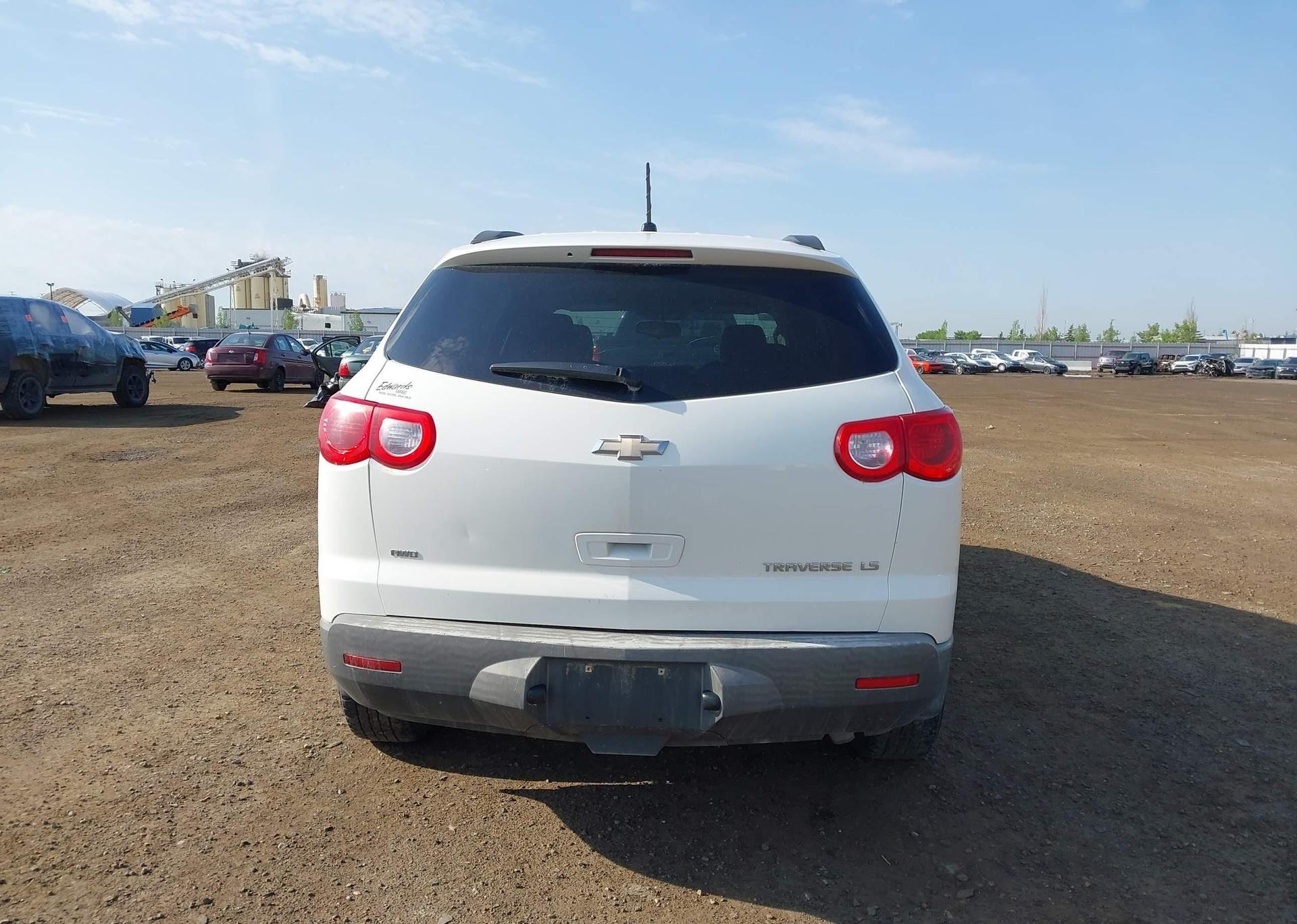 2011 CHEVROLET TRAVERSE LS