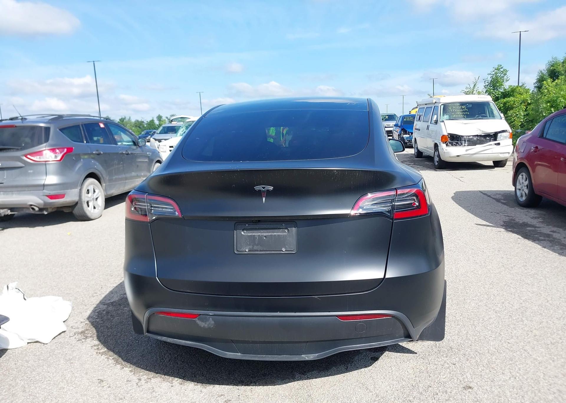 2024 TESLA MODEL Y LONG RANGE