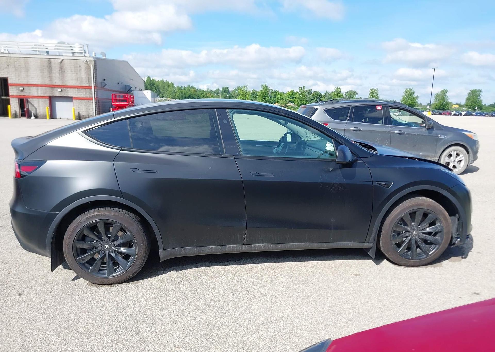 2024 TESLA MODEL Y LONG RANGE