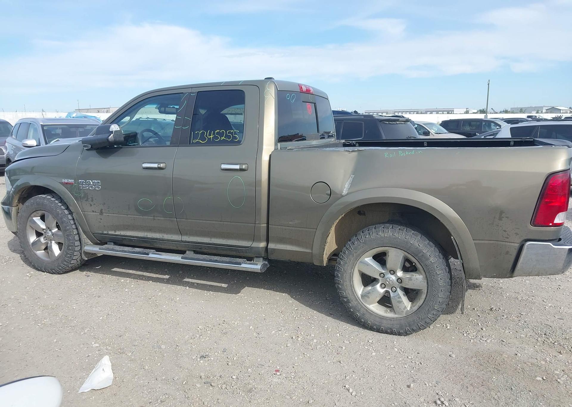 2013 RAM 1500 SLT