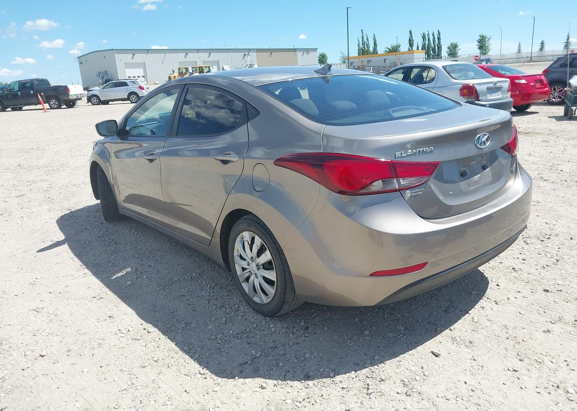 2016 HYUNDAI ELANTRA SE