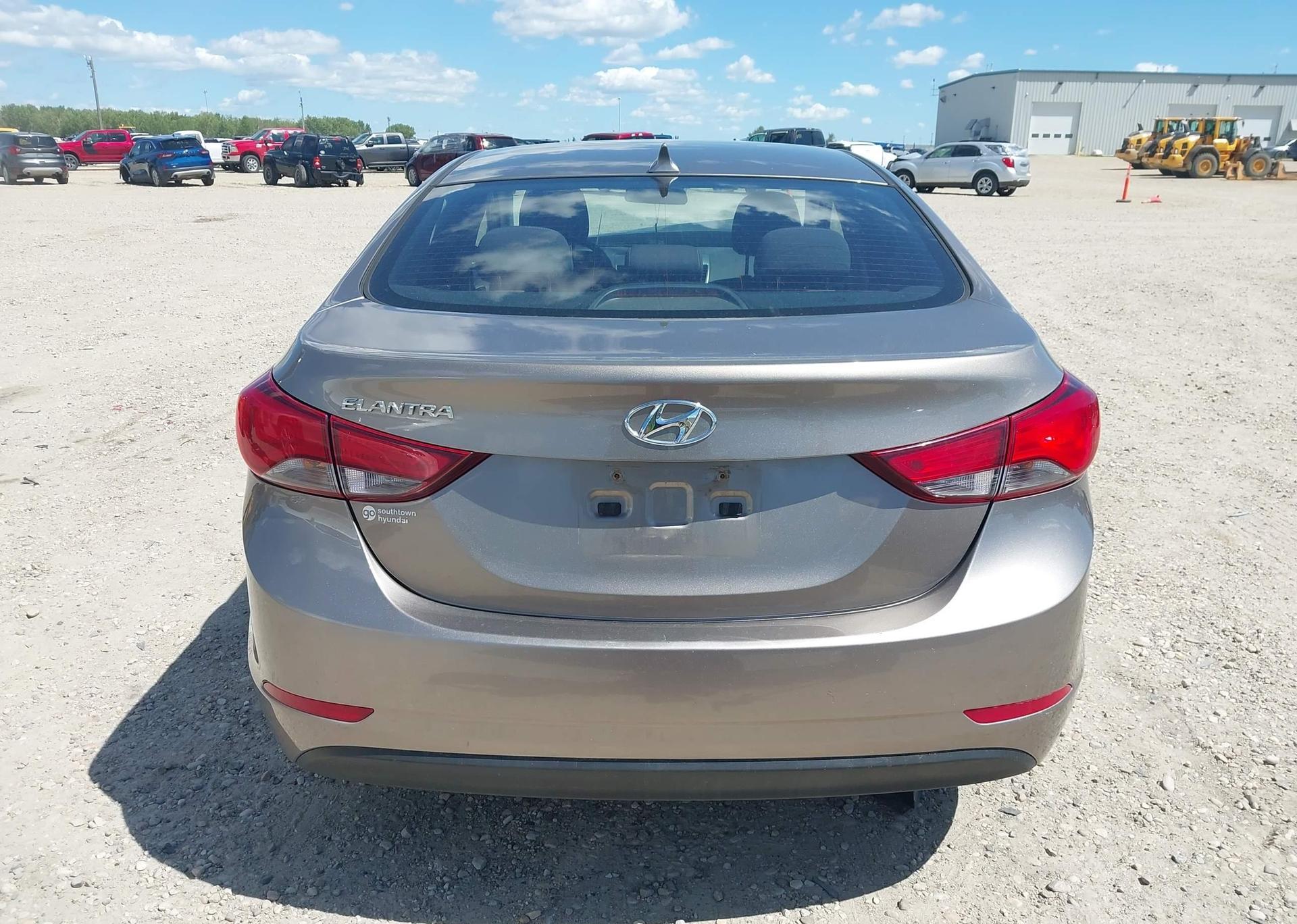 2016 HYUNDAI ELANTRA SE