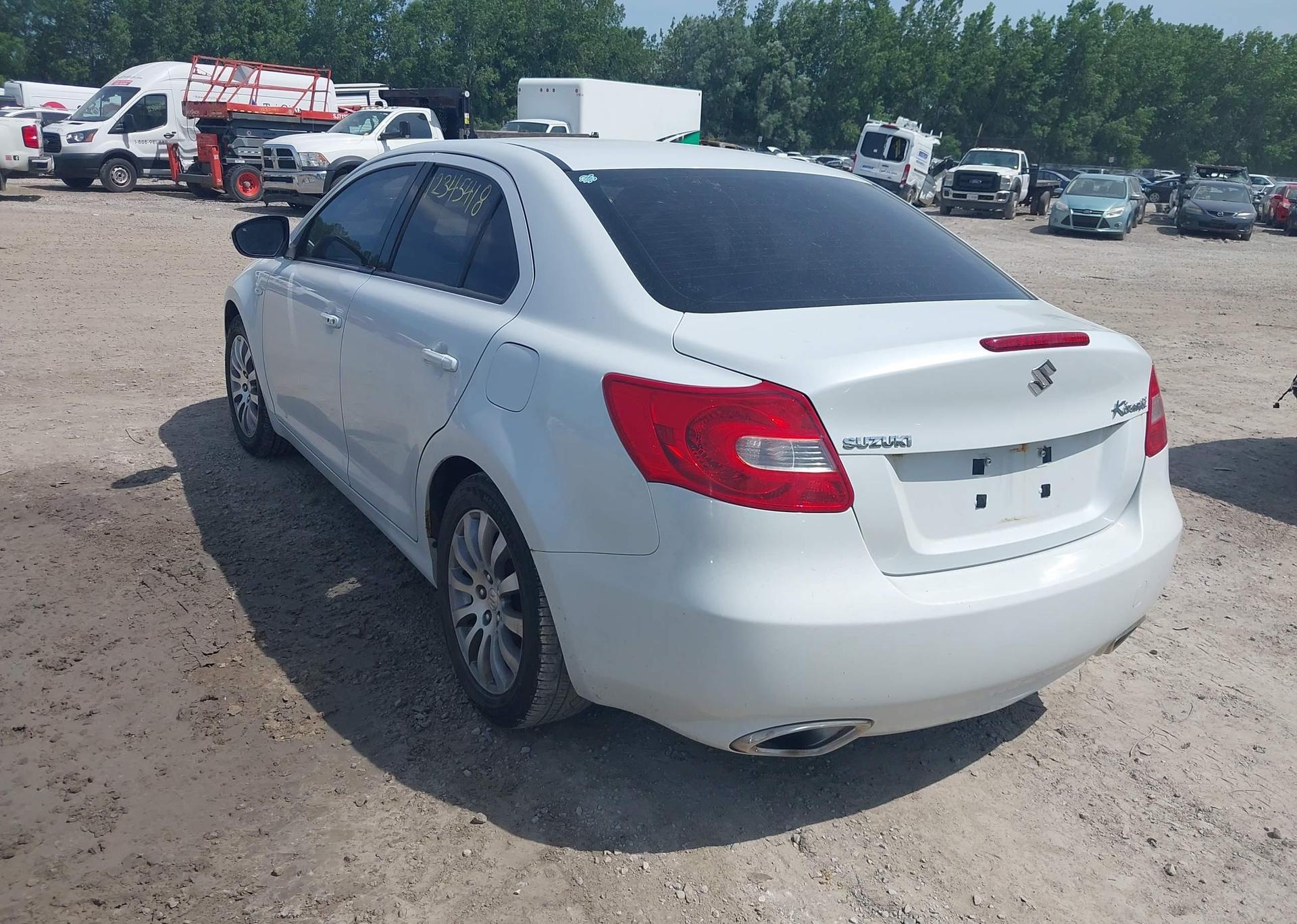 2011 SUZUKI KIZASHI SE